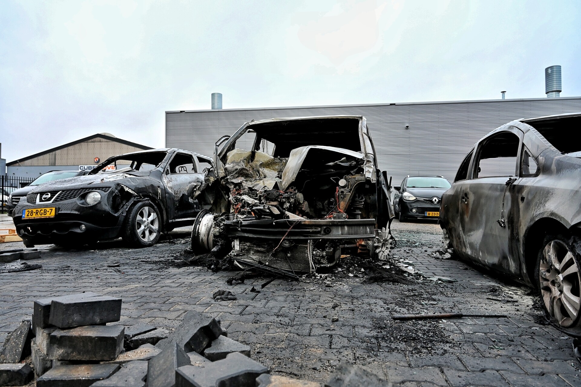 Drie auto’s uitgebrand bij autoschadebedrijf