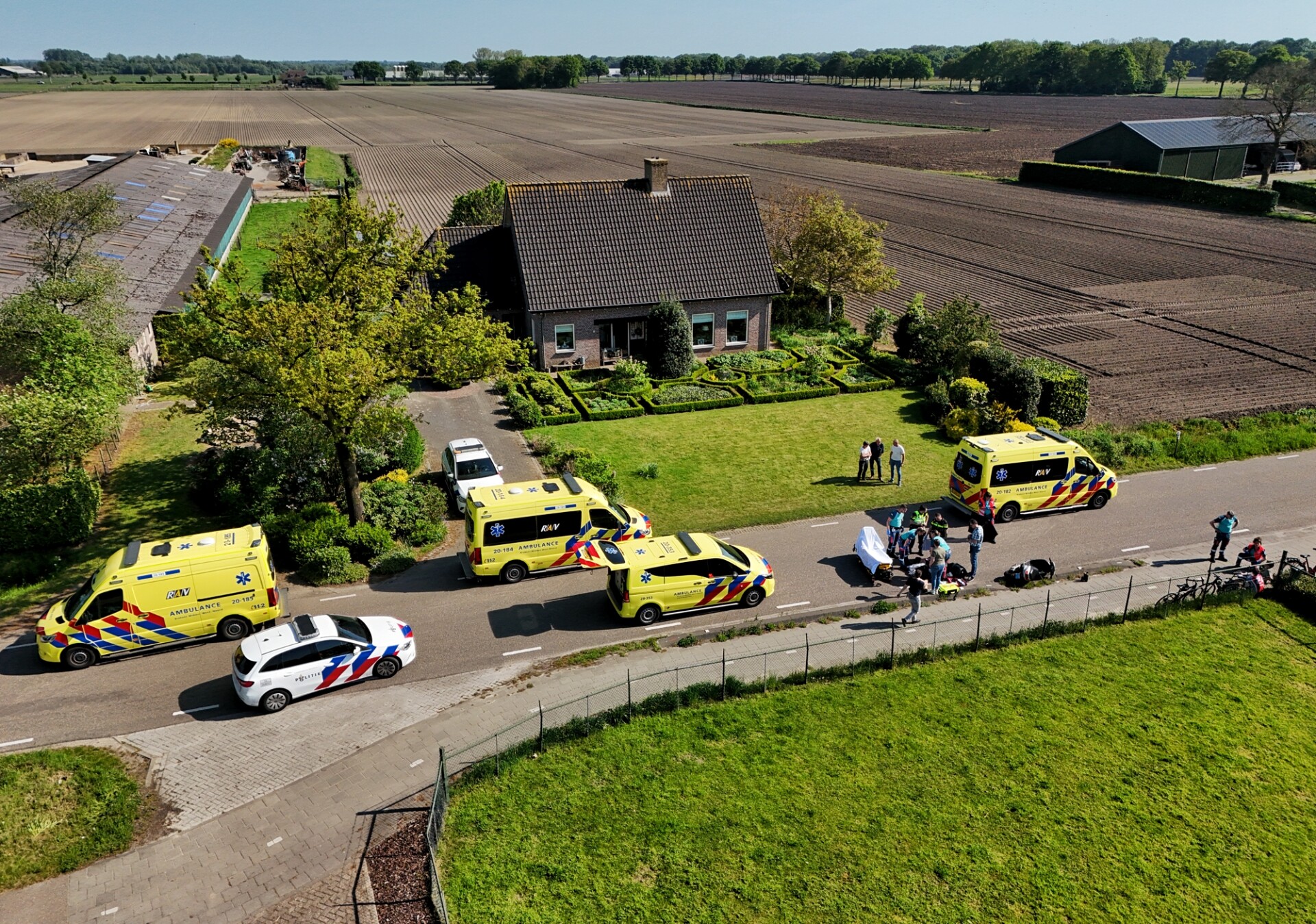 Vier gewonden bij aanrijding op fietspad in buitengebied