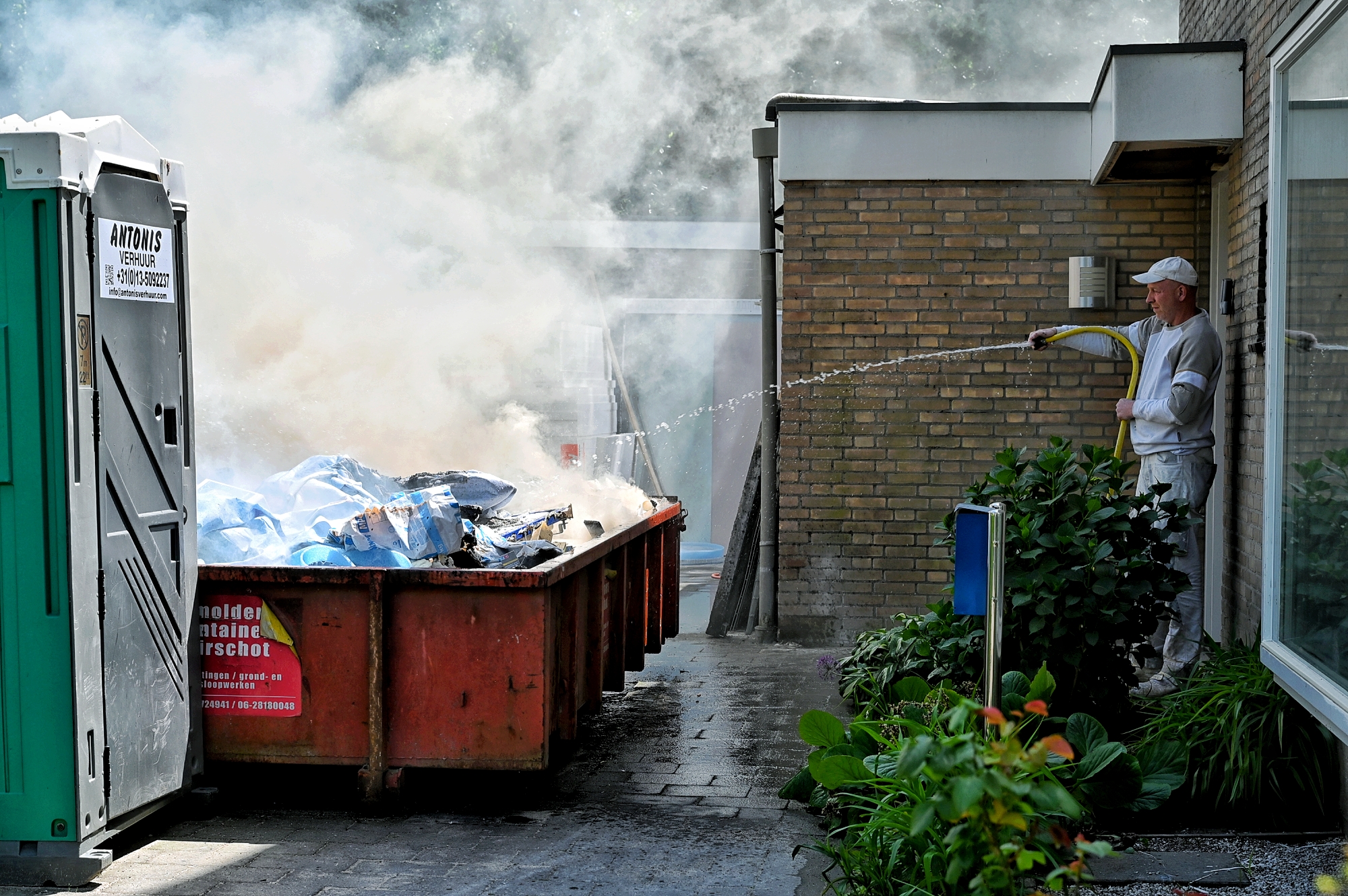 Brand in bouwcontainer snel geblust, oorzaak onbekend