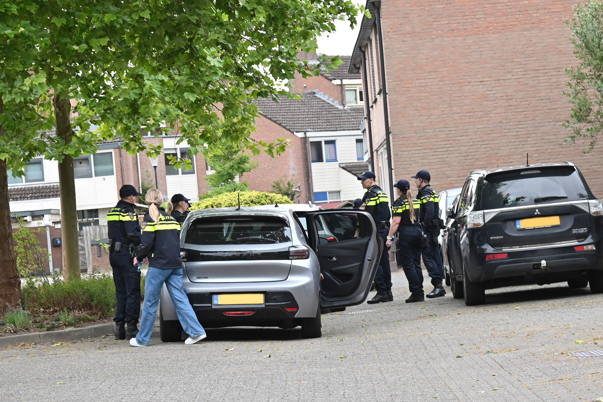 Politie valt vier woningen binnen in groot rechercheonderzoek