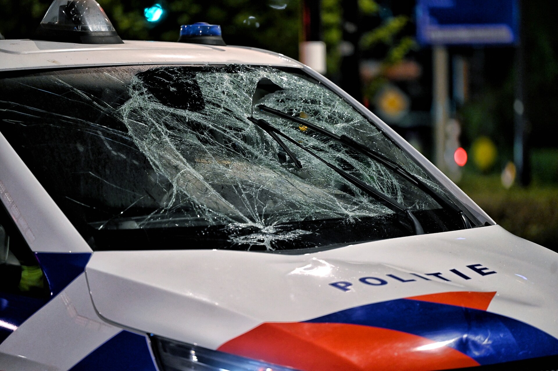 Politieauto schept fietser, slachtoffer belandt tientallen meters verderop