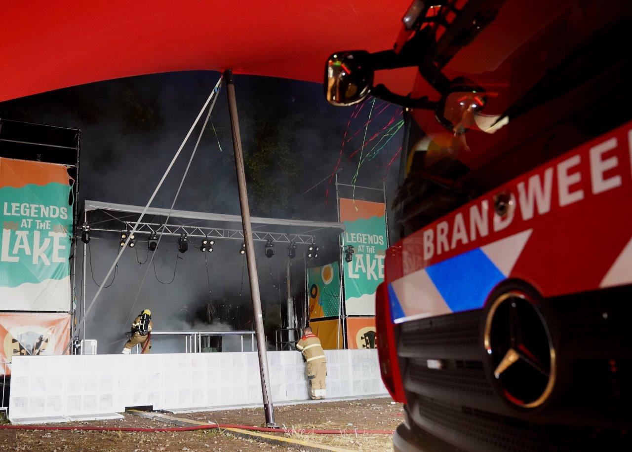 Podium door brand verwoest