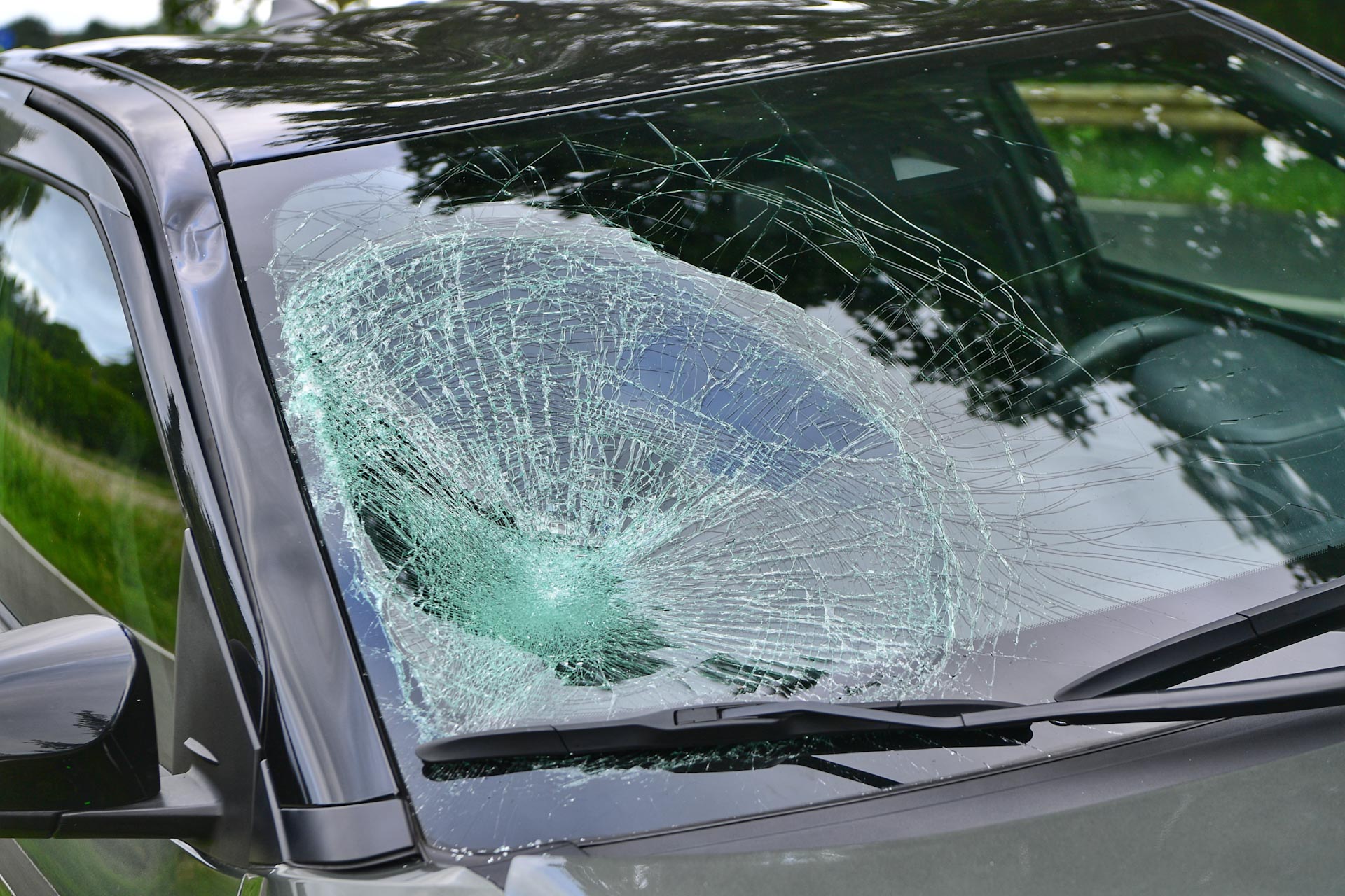 Fietsster zwaargewond door aanrijding met auto