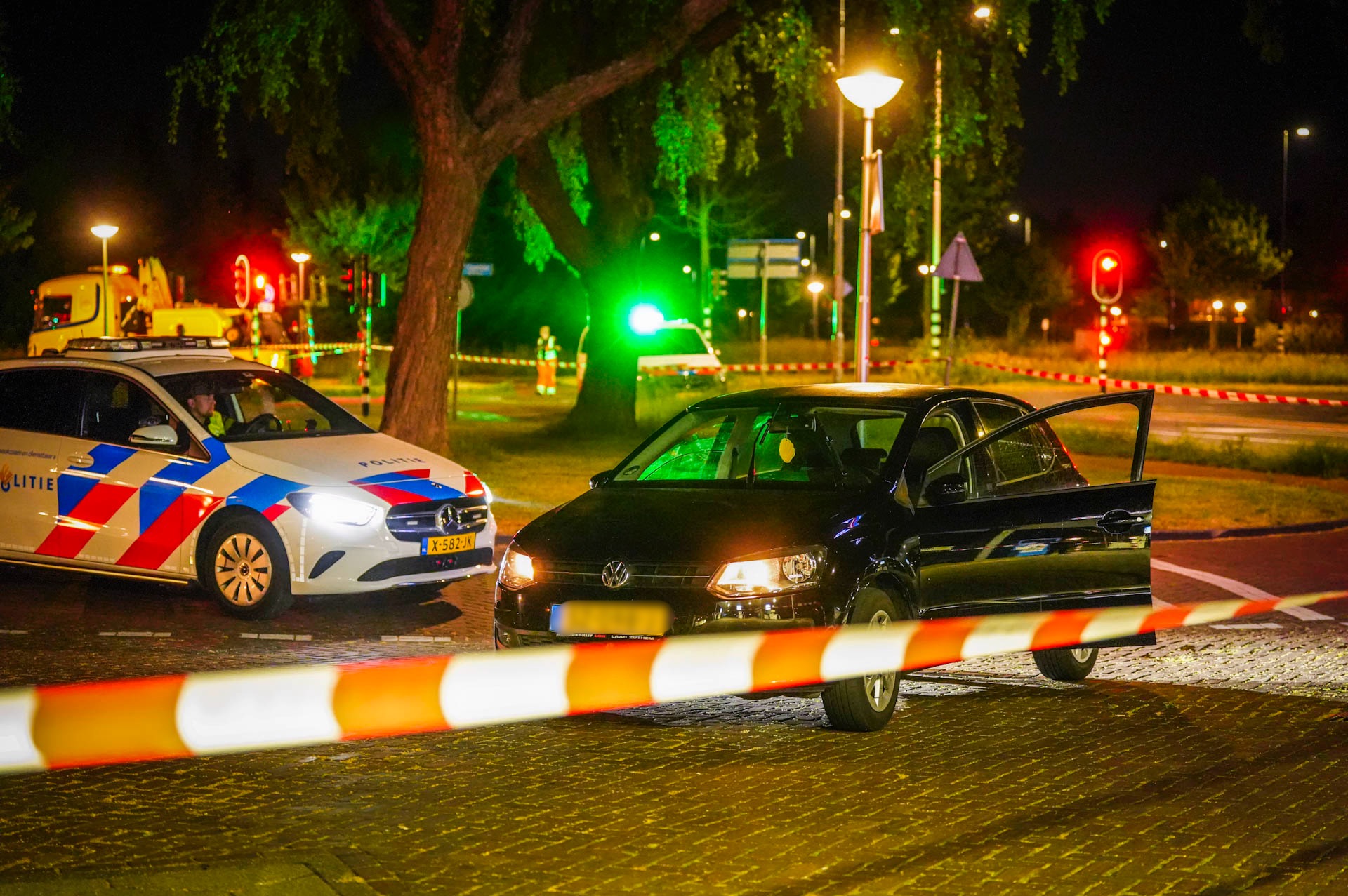 Man ernstig gewond bij schietpartij, slachtoffer gevonden in berm
