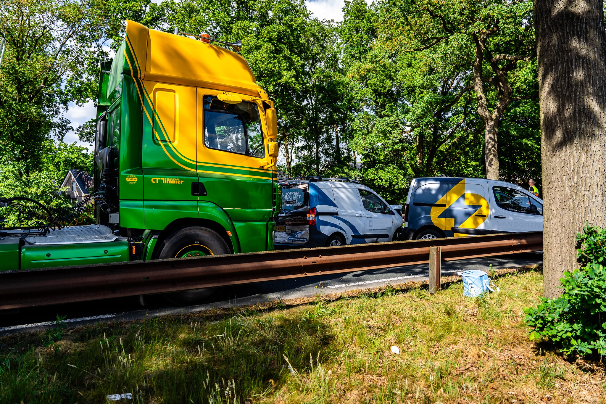 Flinke verkeershinder na twee ongelukken op de N324