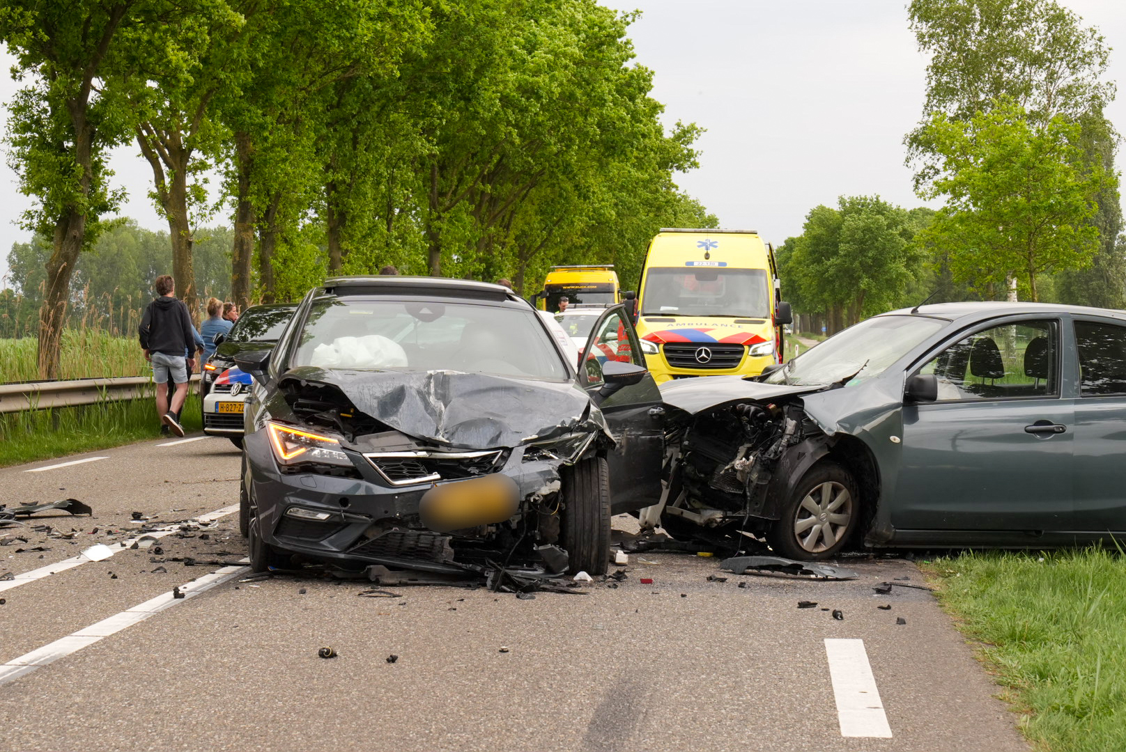 Gewonde bij frontale aanrijding