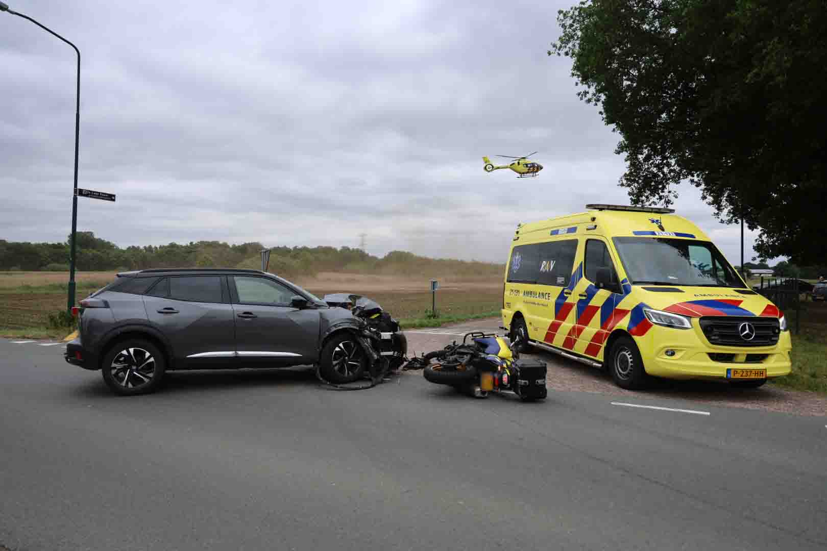 Motorrijder ernstig gewond bij aanrijding met auto