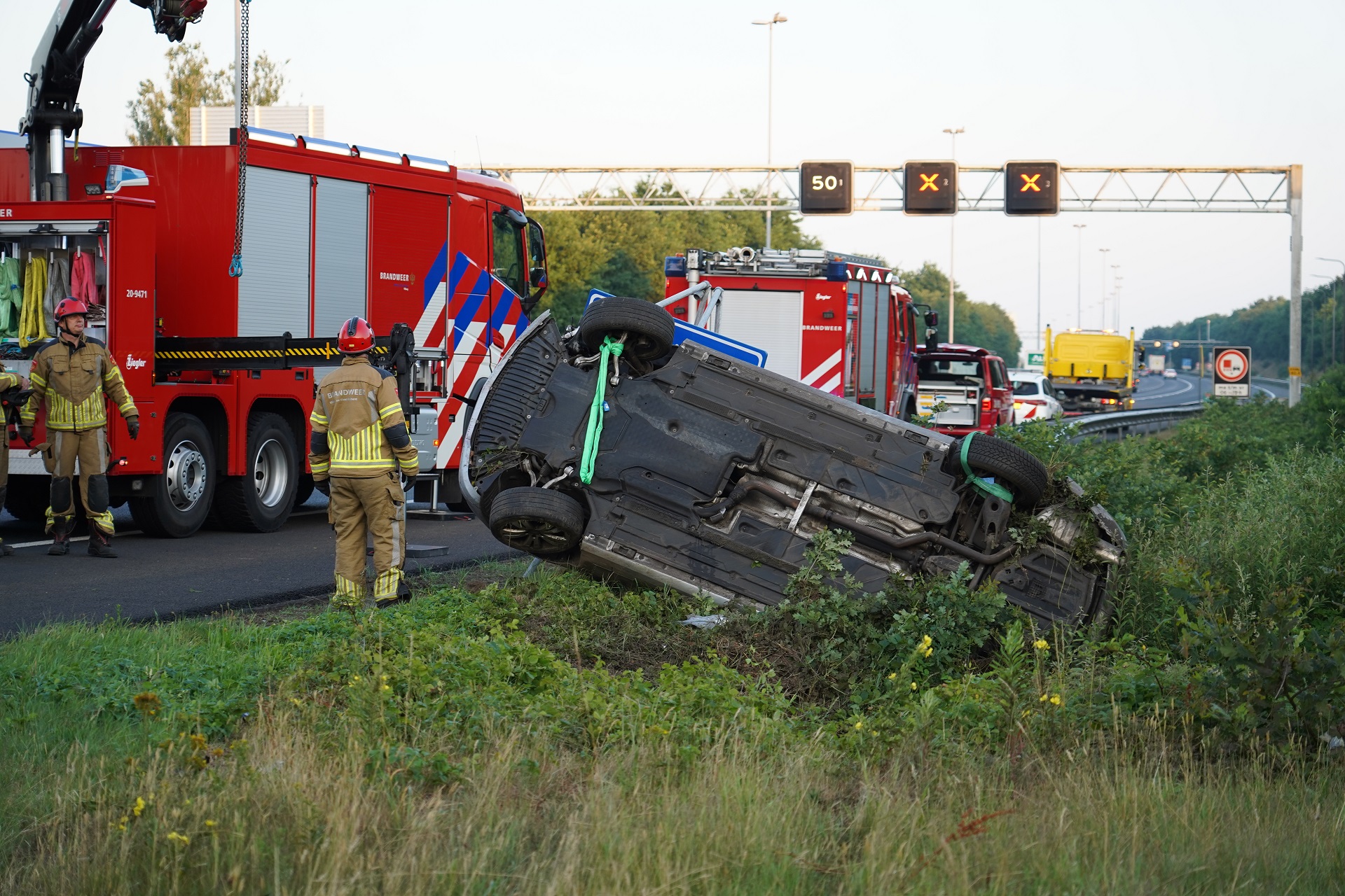 Automobilist gewond na crasht op snelweg