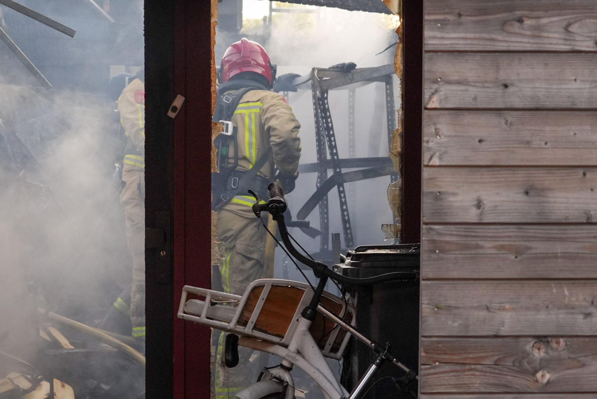 Schuur door brand verwoest, oorzaak nog onbekend