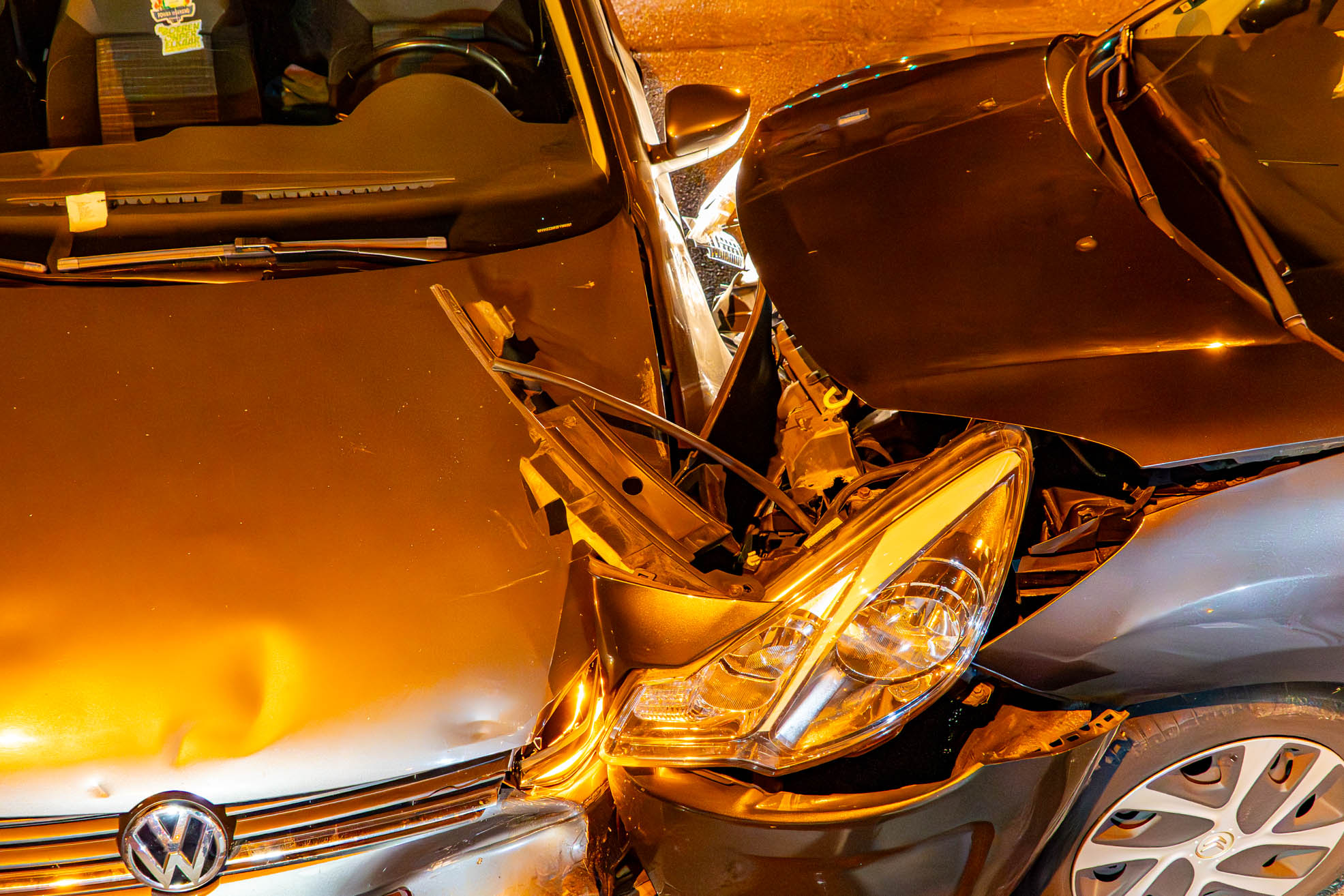 Veel schade na ongeval op kruispunt