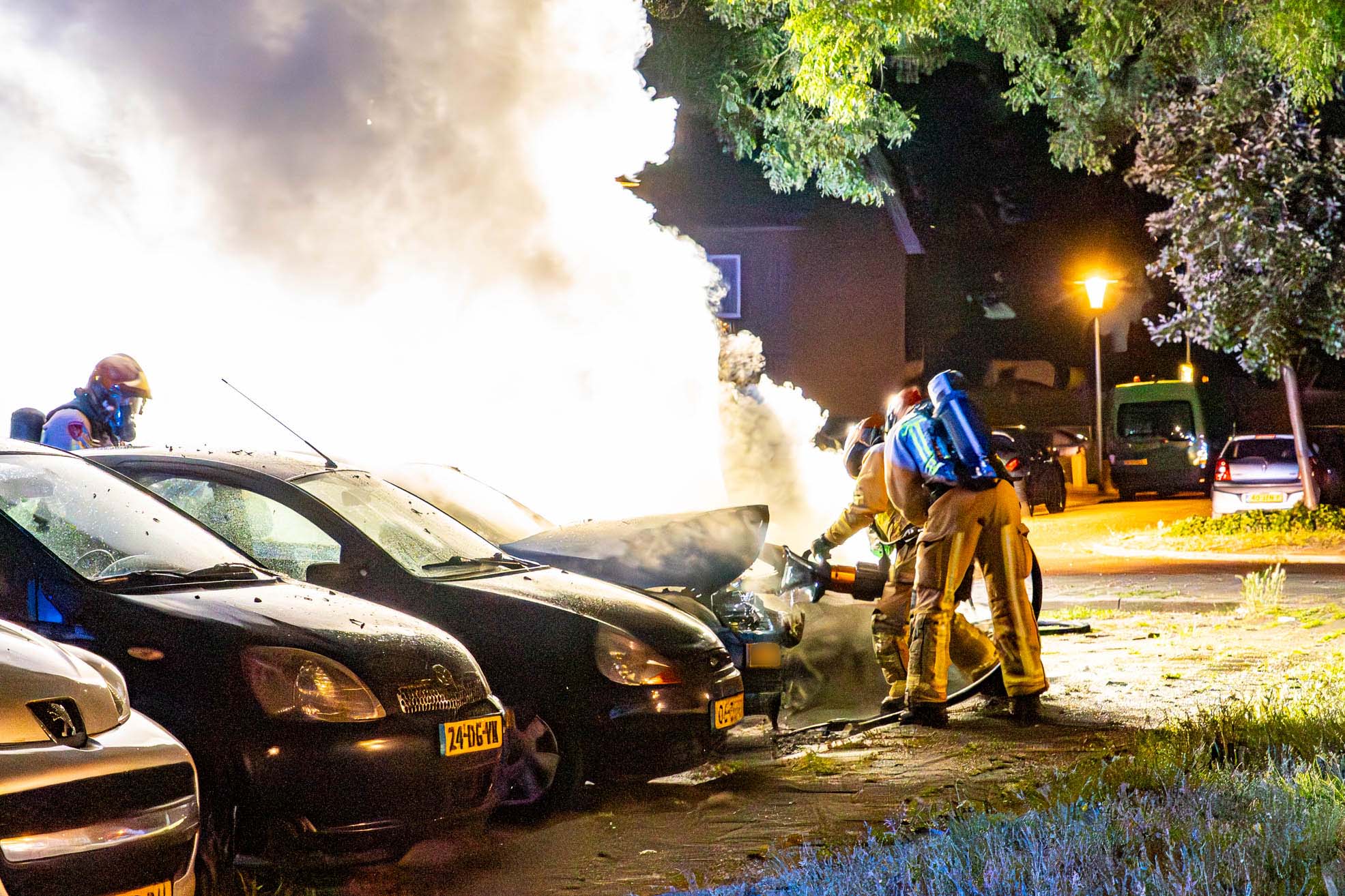 Twee auto’s uitgebrand, politie onderzoekt oorzaak