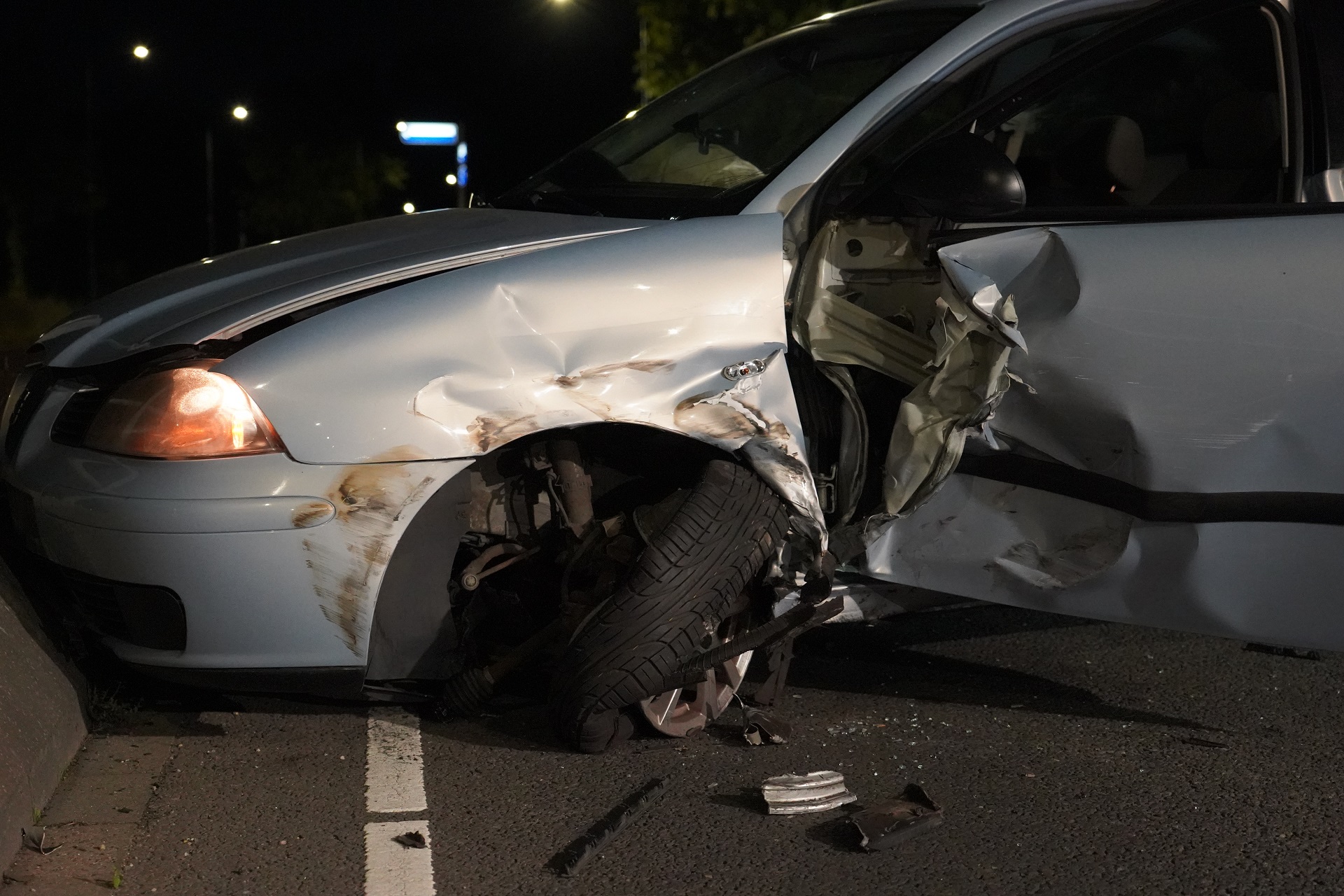 Tunnel afgesloten na ongeval, bestuurder gewond naar ziekenhuis