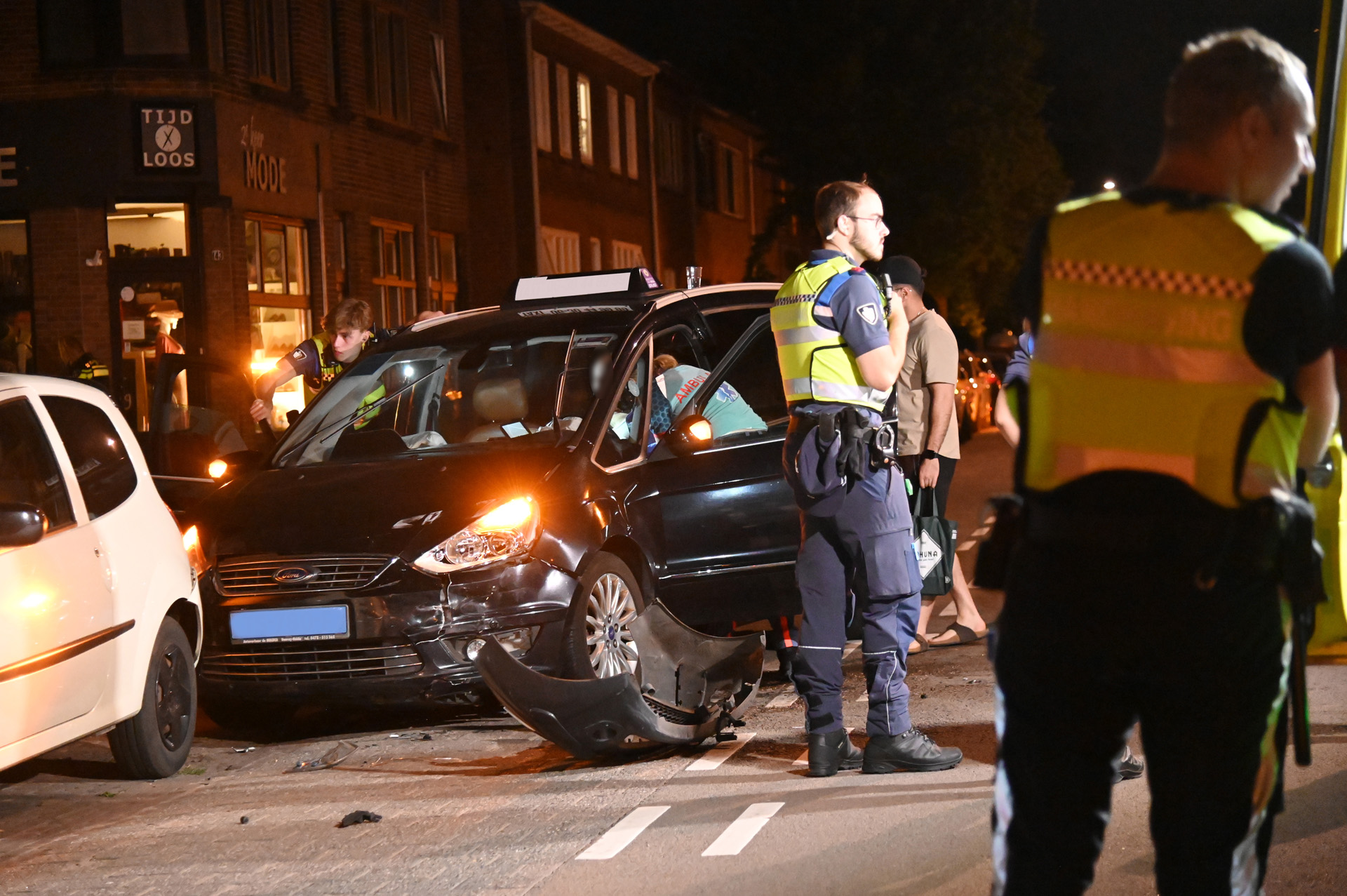 Automobilist aangehouden na botsing tegen taxi