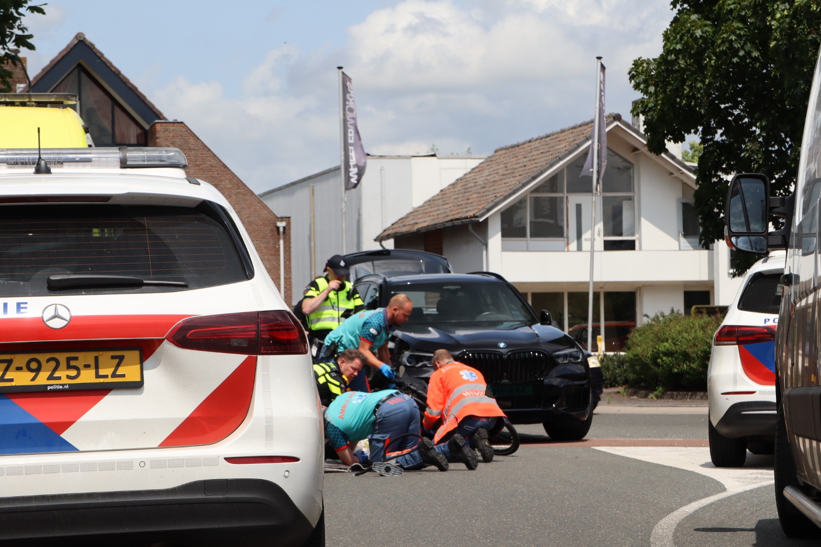 Fietsster gewond na aanrijding met auto