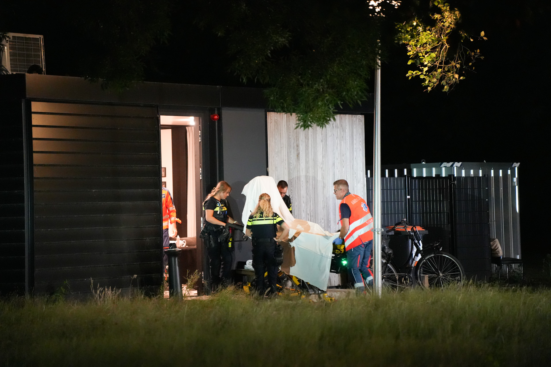 Gewonde door steekpartij, traumahelikopter geland