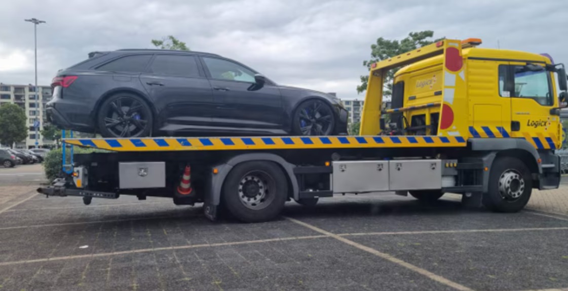 Lamborghini’s en Ferrari’s op naam van autohandelaar: politie neemt miljoenen aan voertuigen in beslag