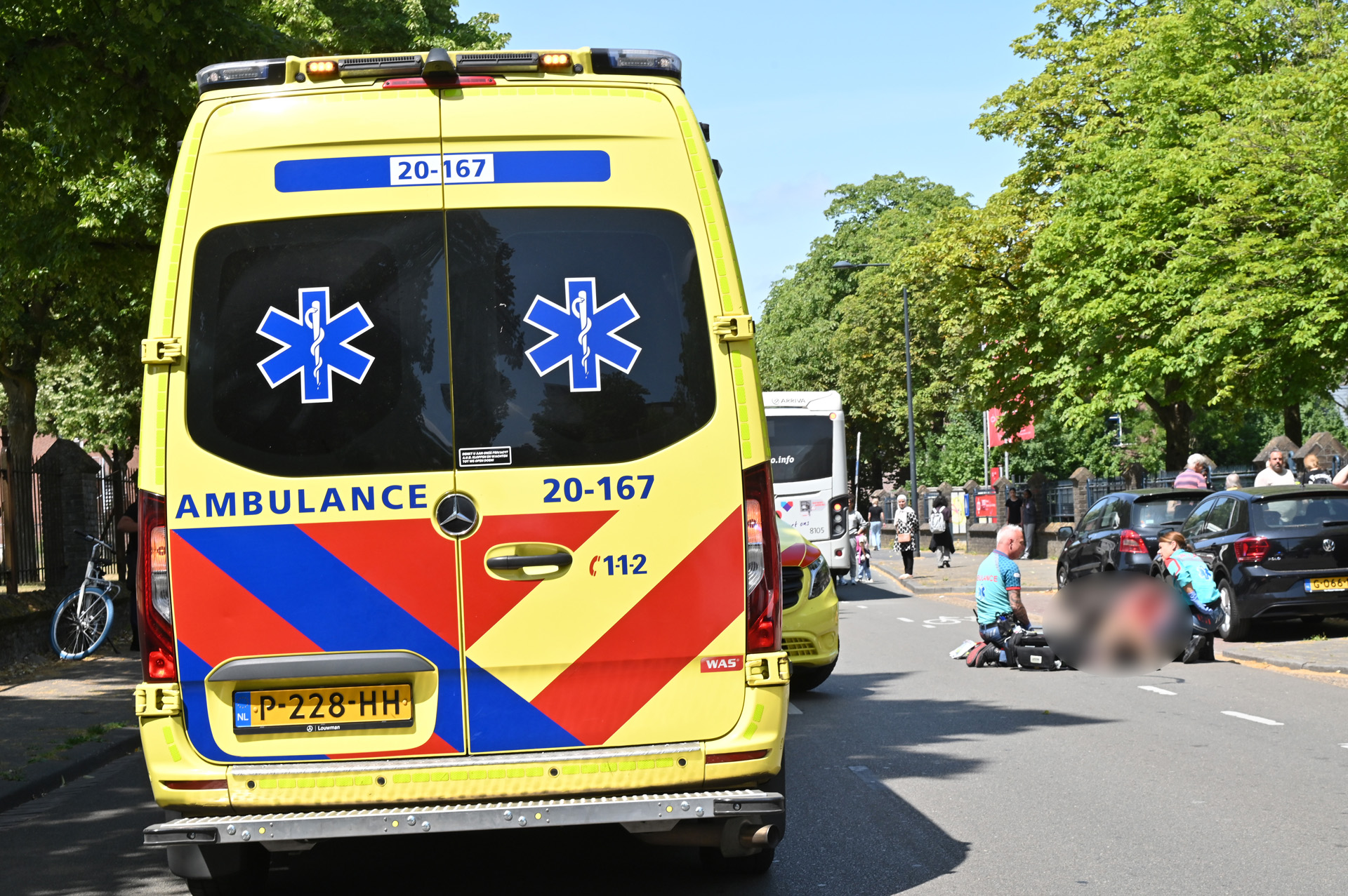Fietsster gewond bij botsing met stadsbus