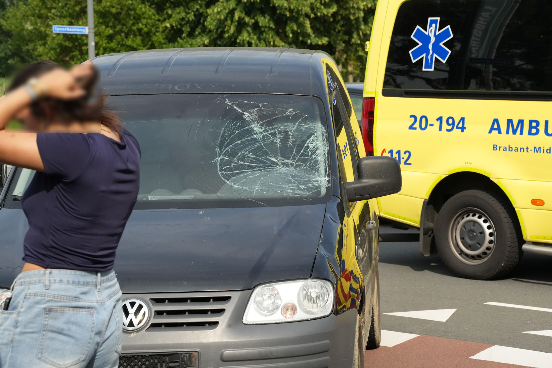 Fietsster gewond na aanrijding op rotonde: automobilist verleent geen voorrang