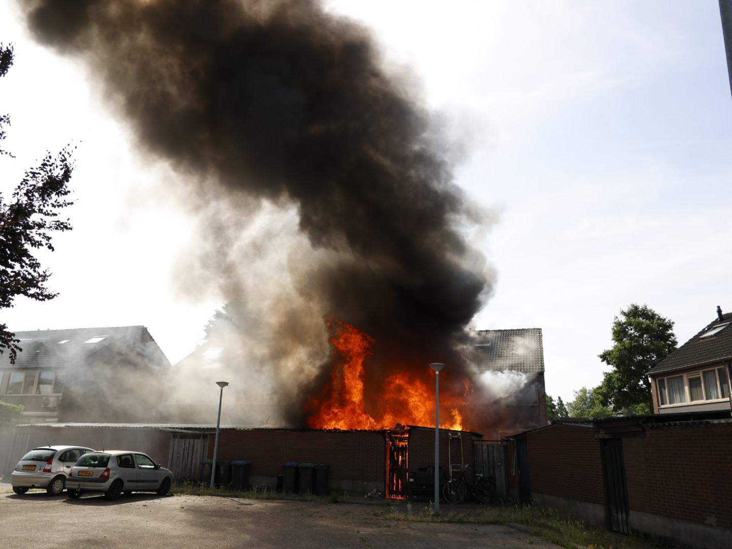 Drie woningen onbewoonbaar door brand