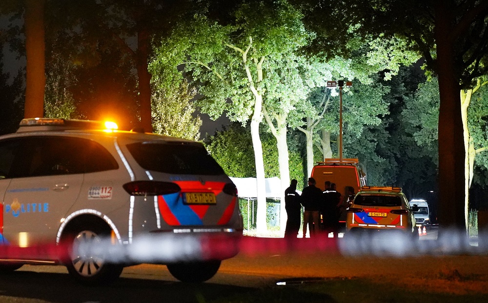 Vrouw (79) doodgereden, bestuurder rijdt door