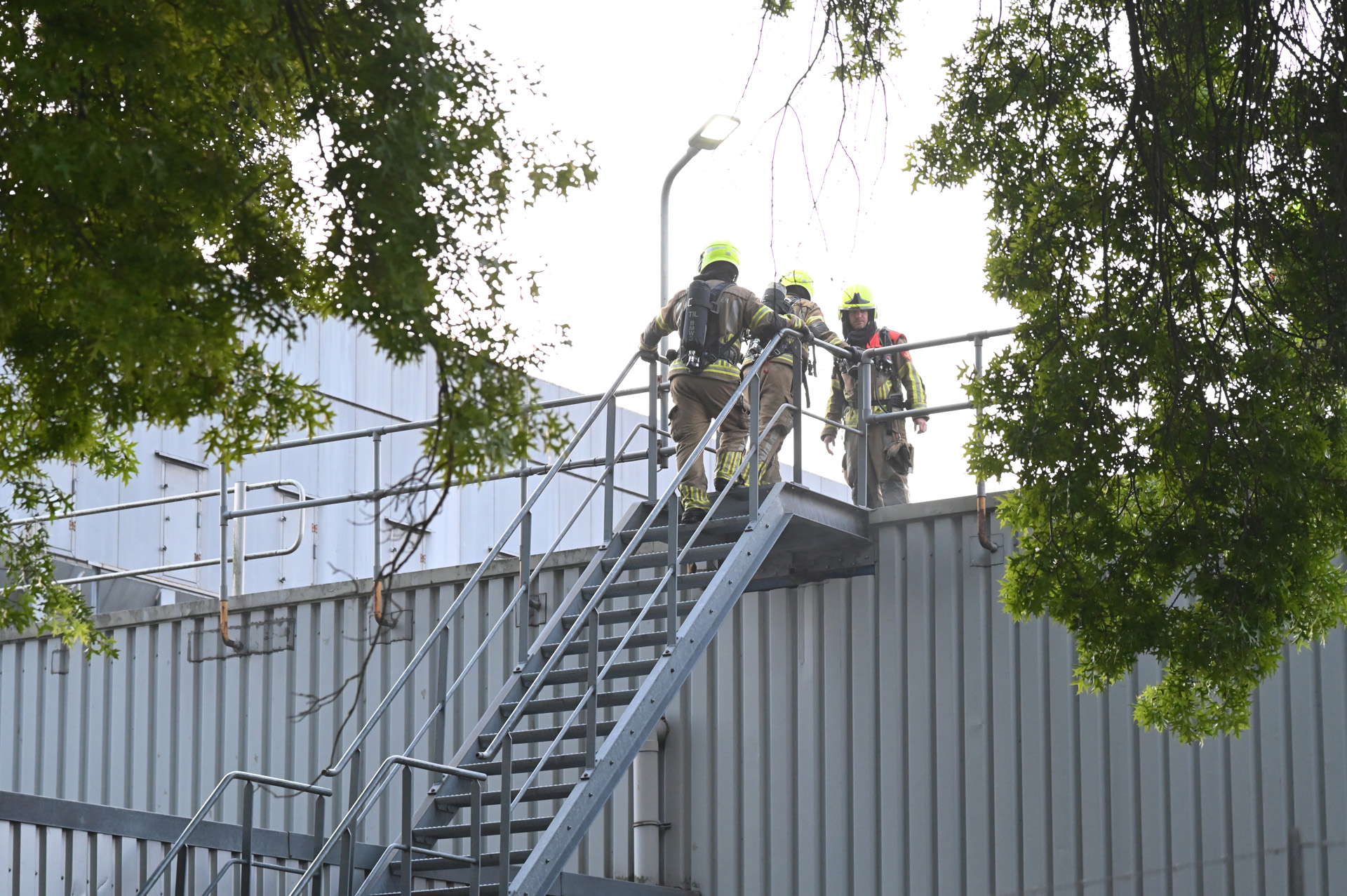 Brand bij Smurfit Kappa, rookontwikkeling op dak