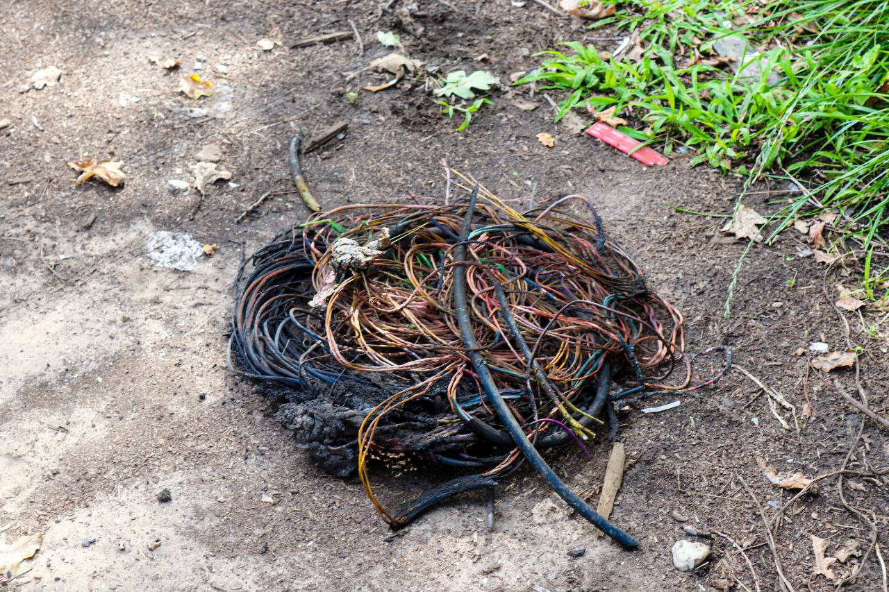 Brandweer treft brandend koper aan na melding buitenbrand