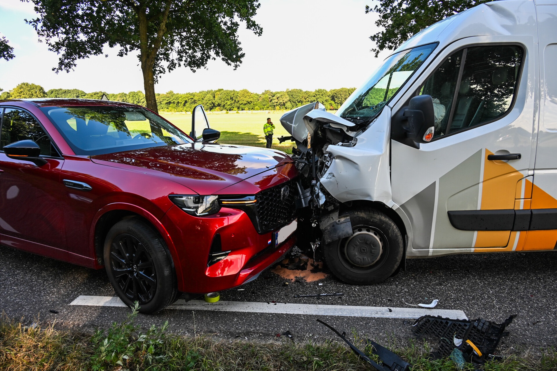 Weg dicht na ongeval met vier voertuigen
