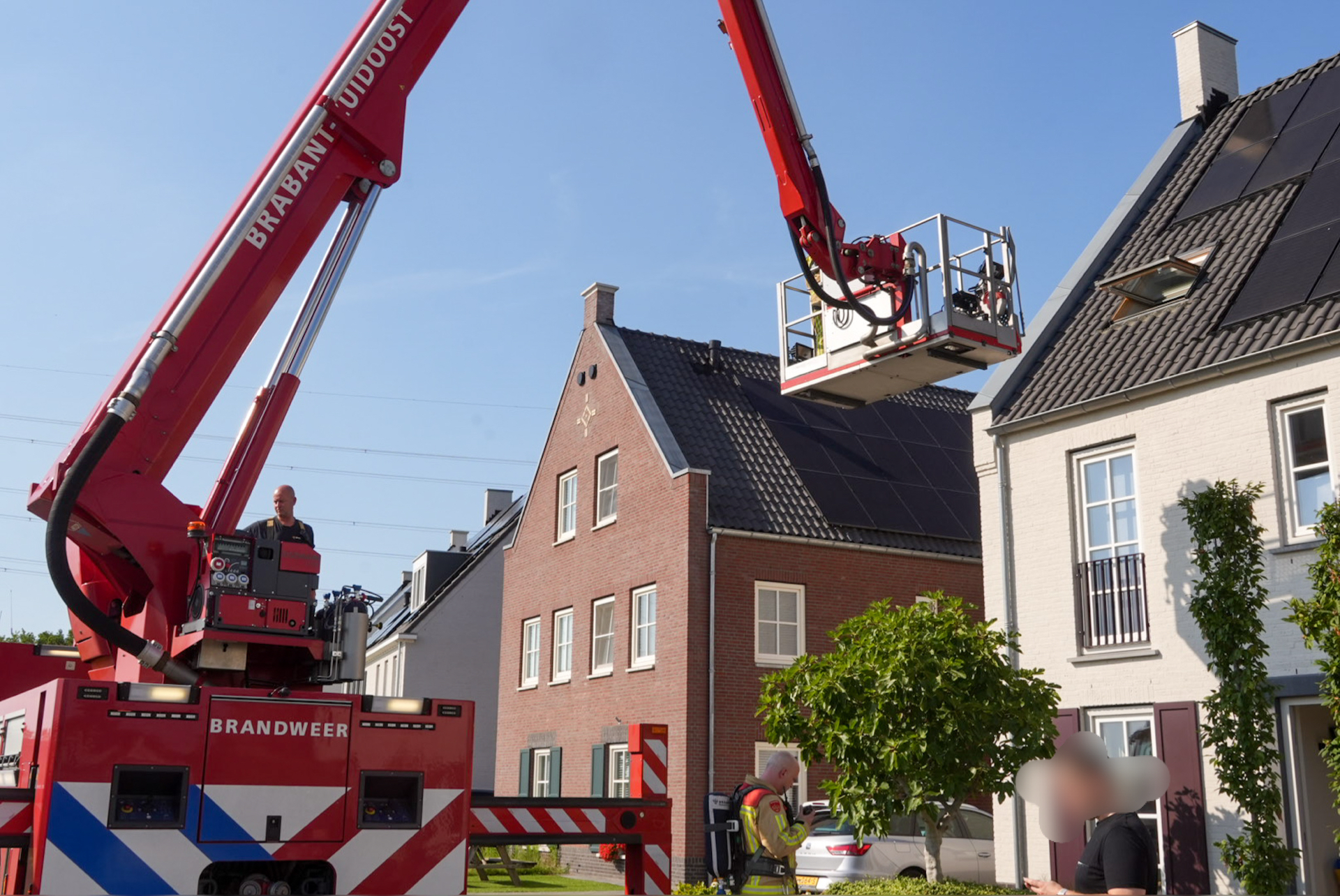 Alerte bewoners ontdekken brand bij zonnepanelen