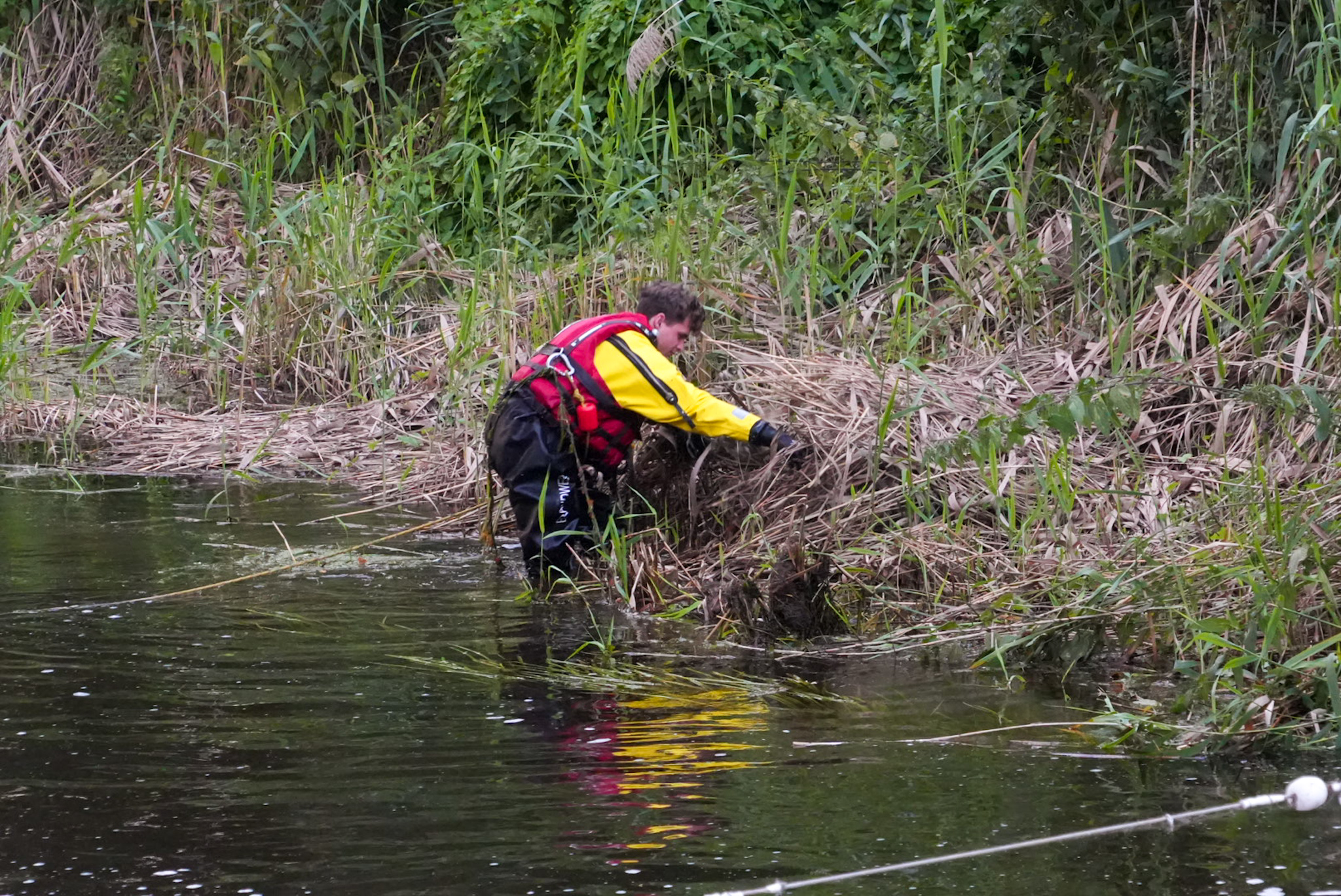 Hond mogelijk in rivier, brandweer zoekt maar vindt niets
