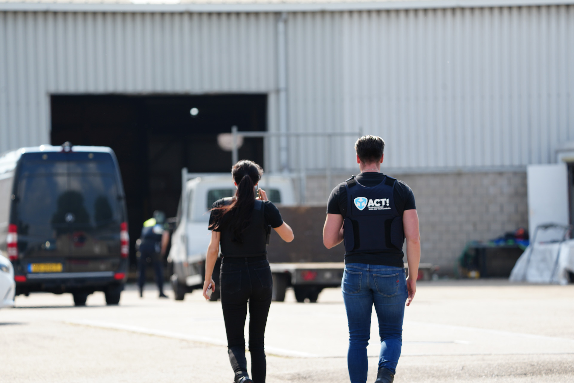 Drugslab aangetroffen in loods, vier verdachten aangehouden