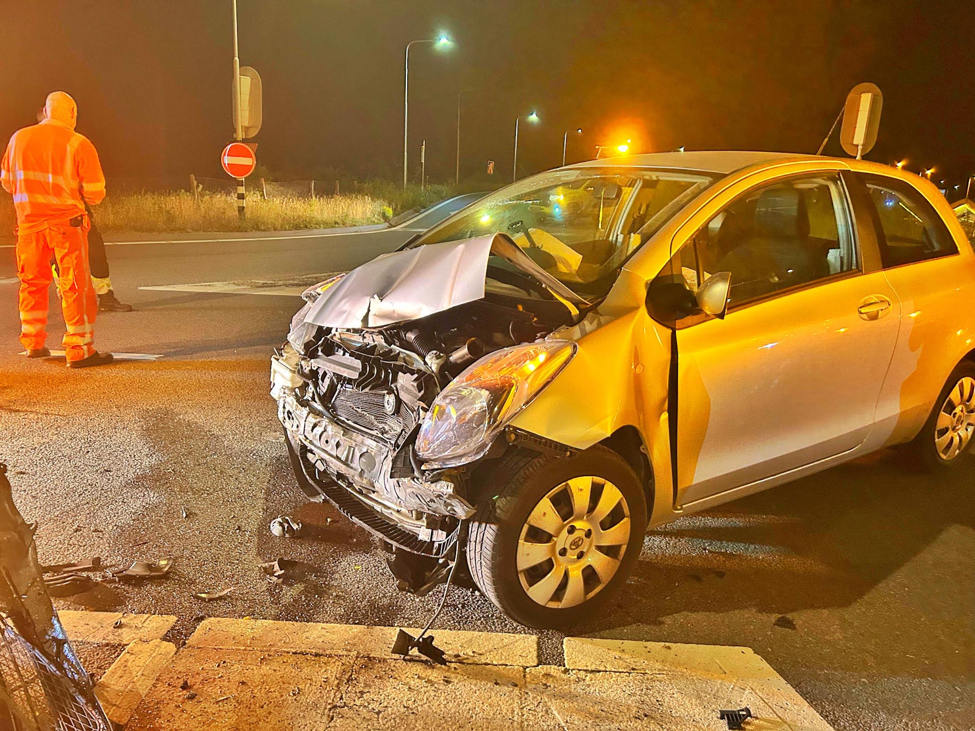 Vrouw gewond bij botsing: reed volgens getuigen door rood