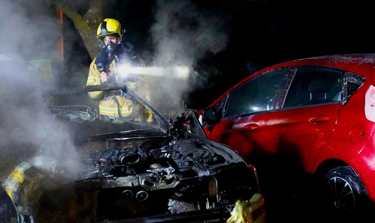 Drie auto’s flink beschadigd door brand