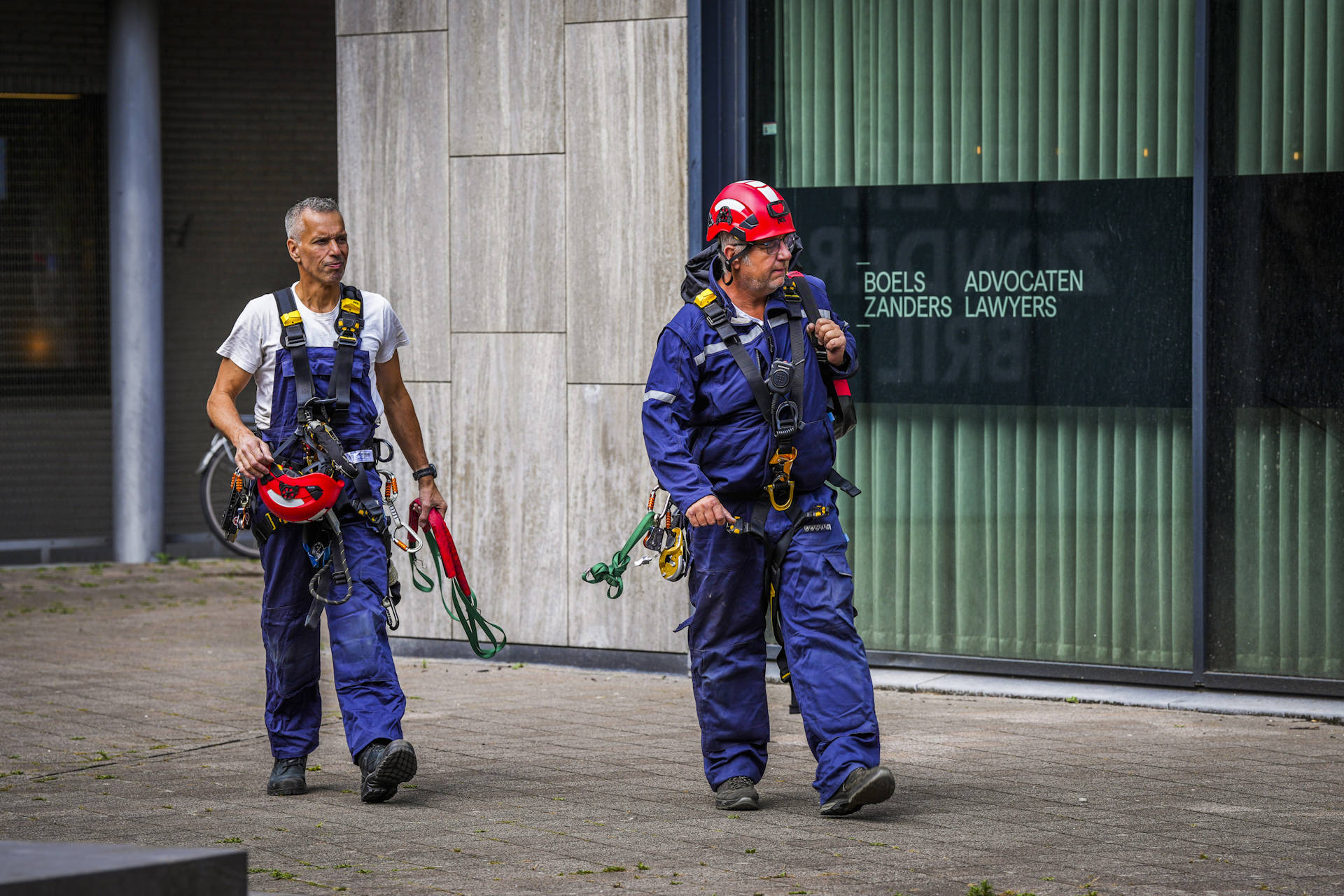 Twee doden gevonden in woning - 112 Nederland