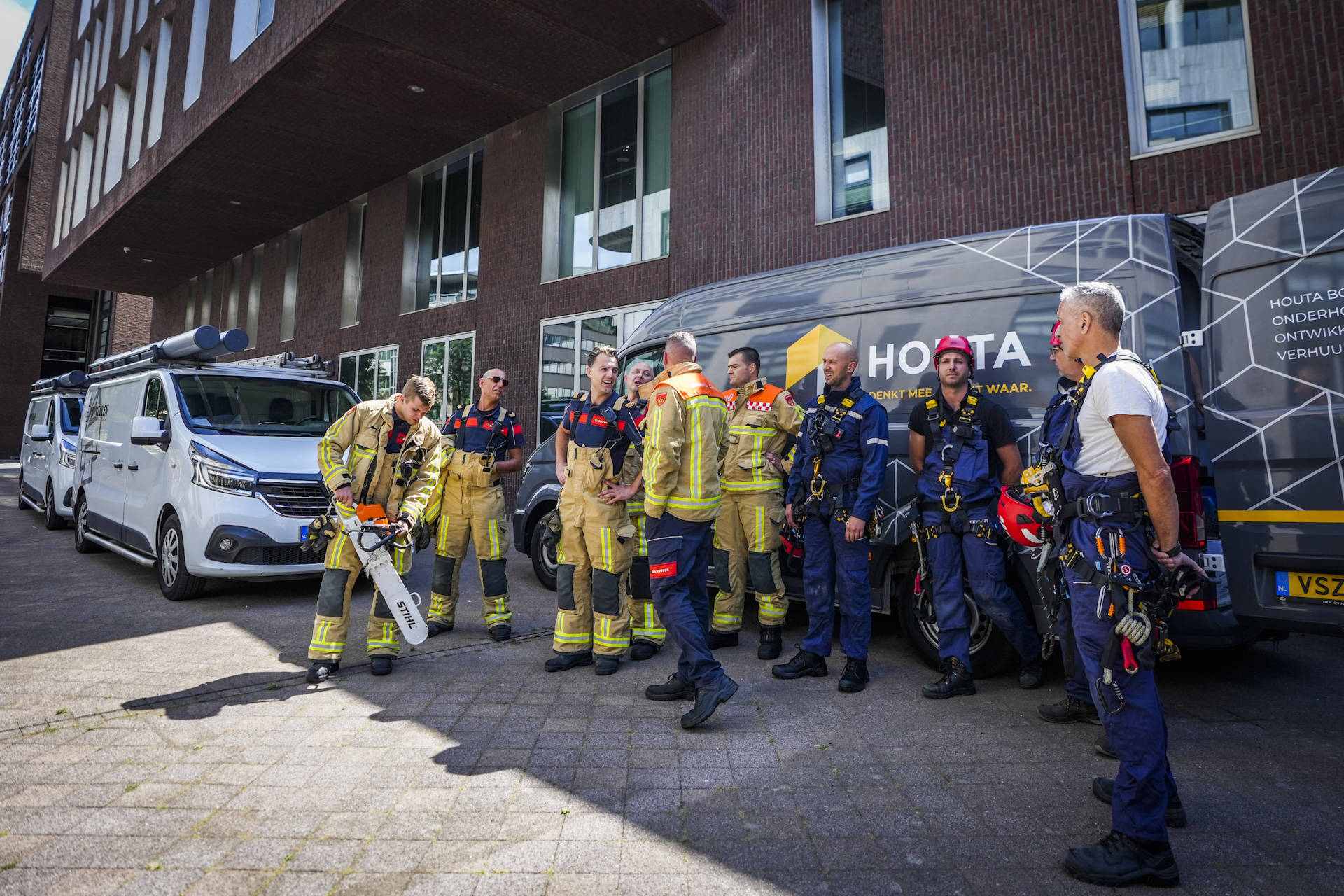 Twee verdachten aangehouden na overval op tankstation - 112 Nederland