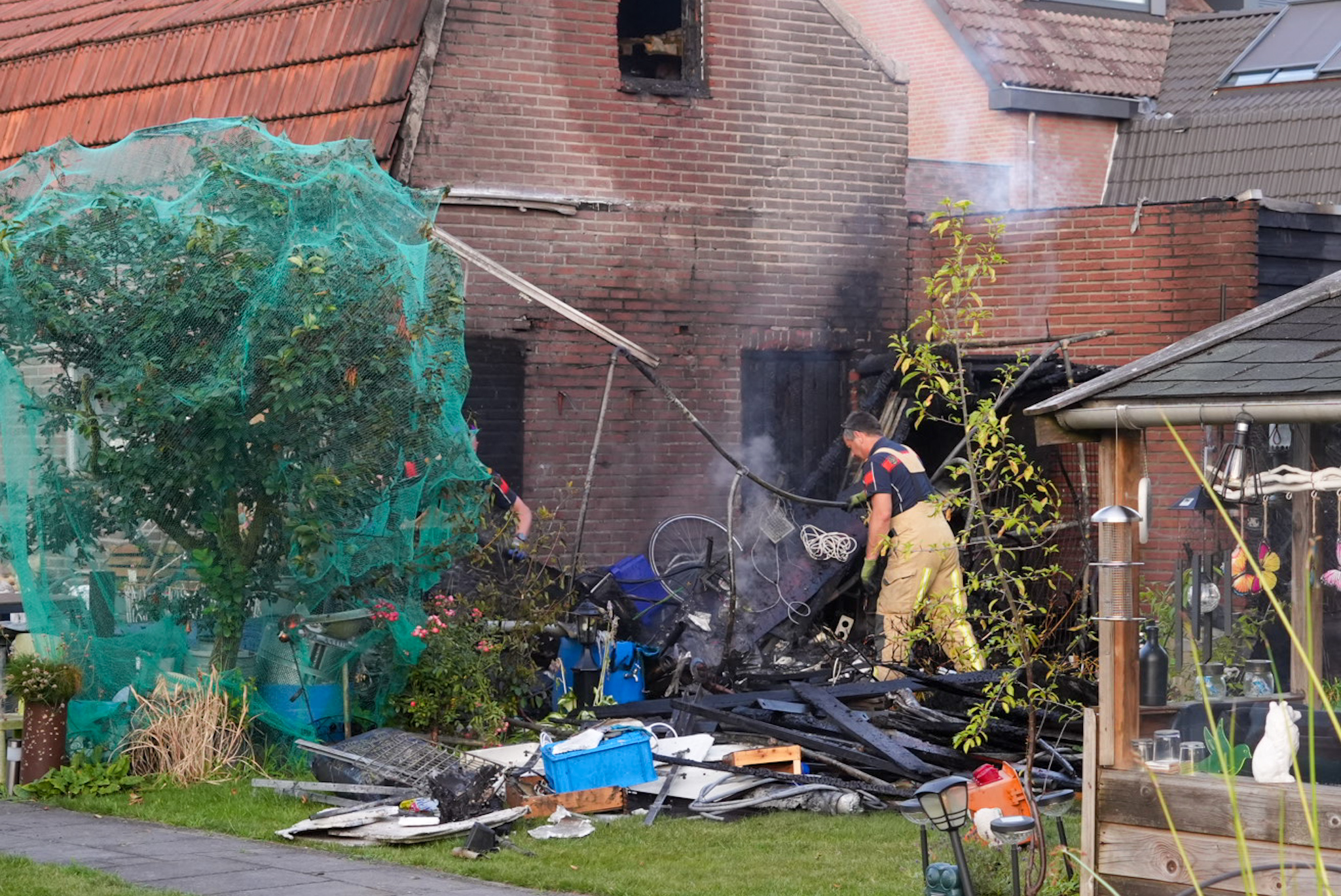 Grote brand in schuur trekt veel bekijks
