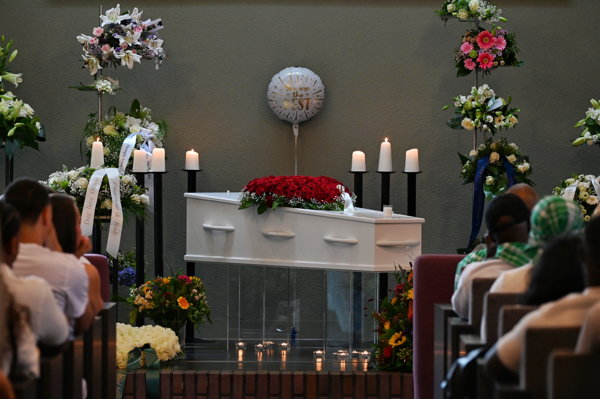 Uitvaart Delivio Misiedjan (12): Afscheid van de jonge GTST-acteur