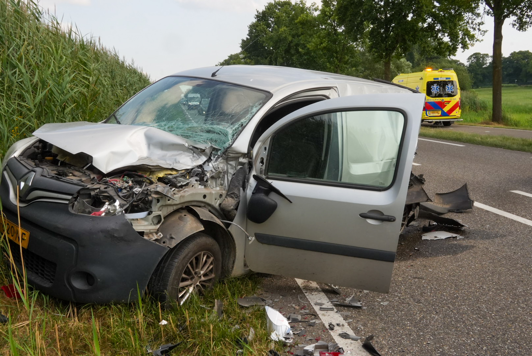Automobilist ziet stilstaand verkeer te laat: veroorzaakt aanrijding