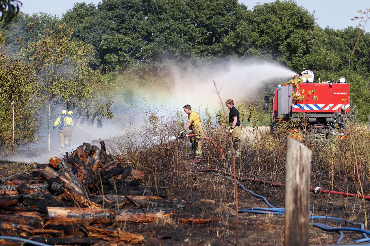 Grasmaaier mogelijke oorzaak van natuurbrand: 200 vierkante meter gras verwoest