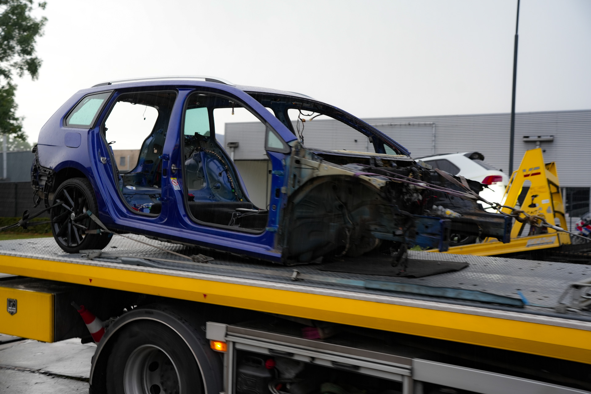 Negen voertuigen in beslag genomen tijdens inval bij garagebedrijf
