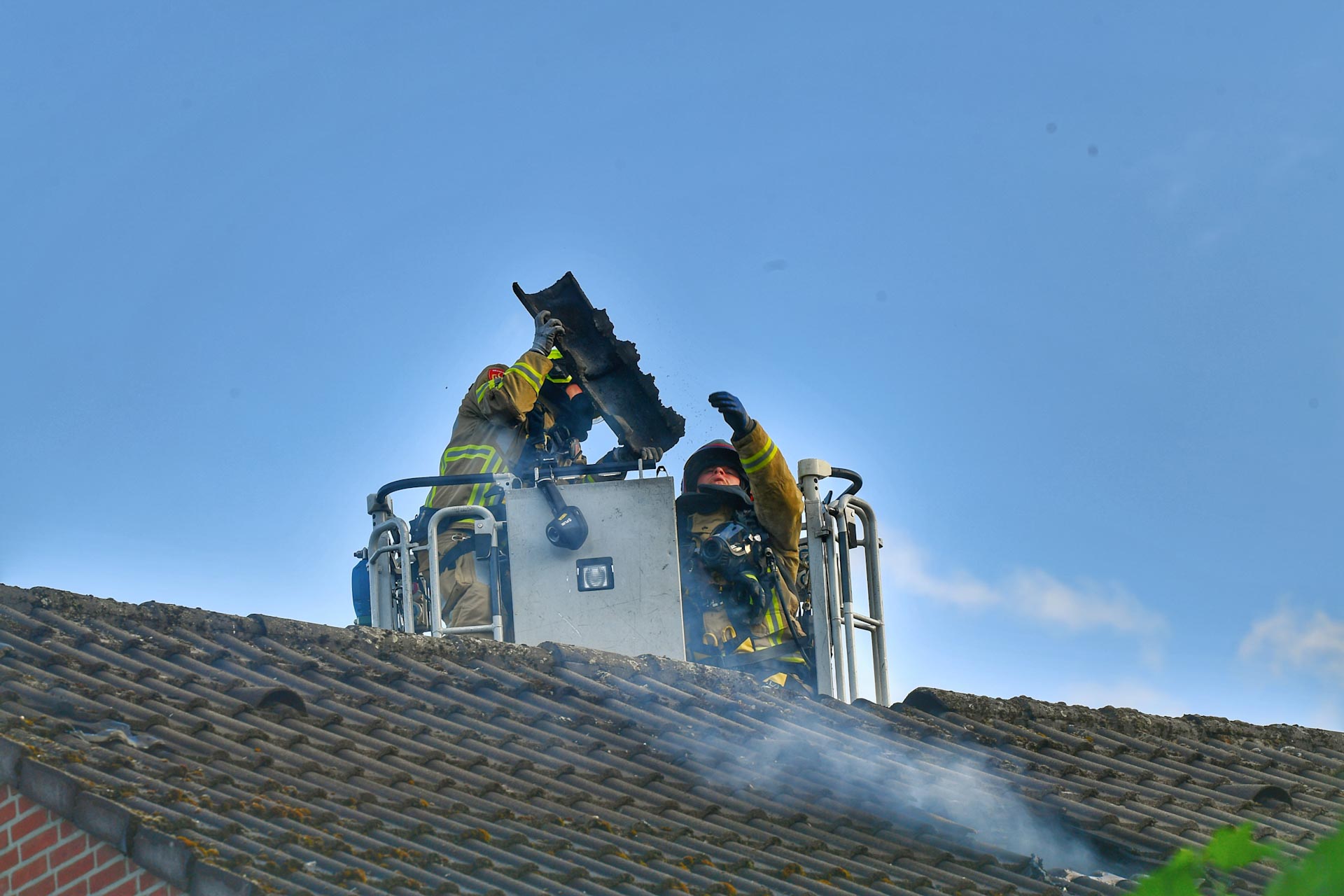 Uitslaande brand op zolder in woning