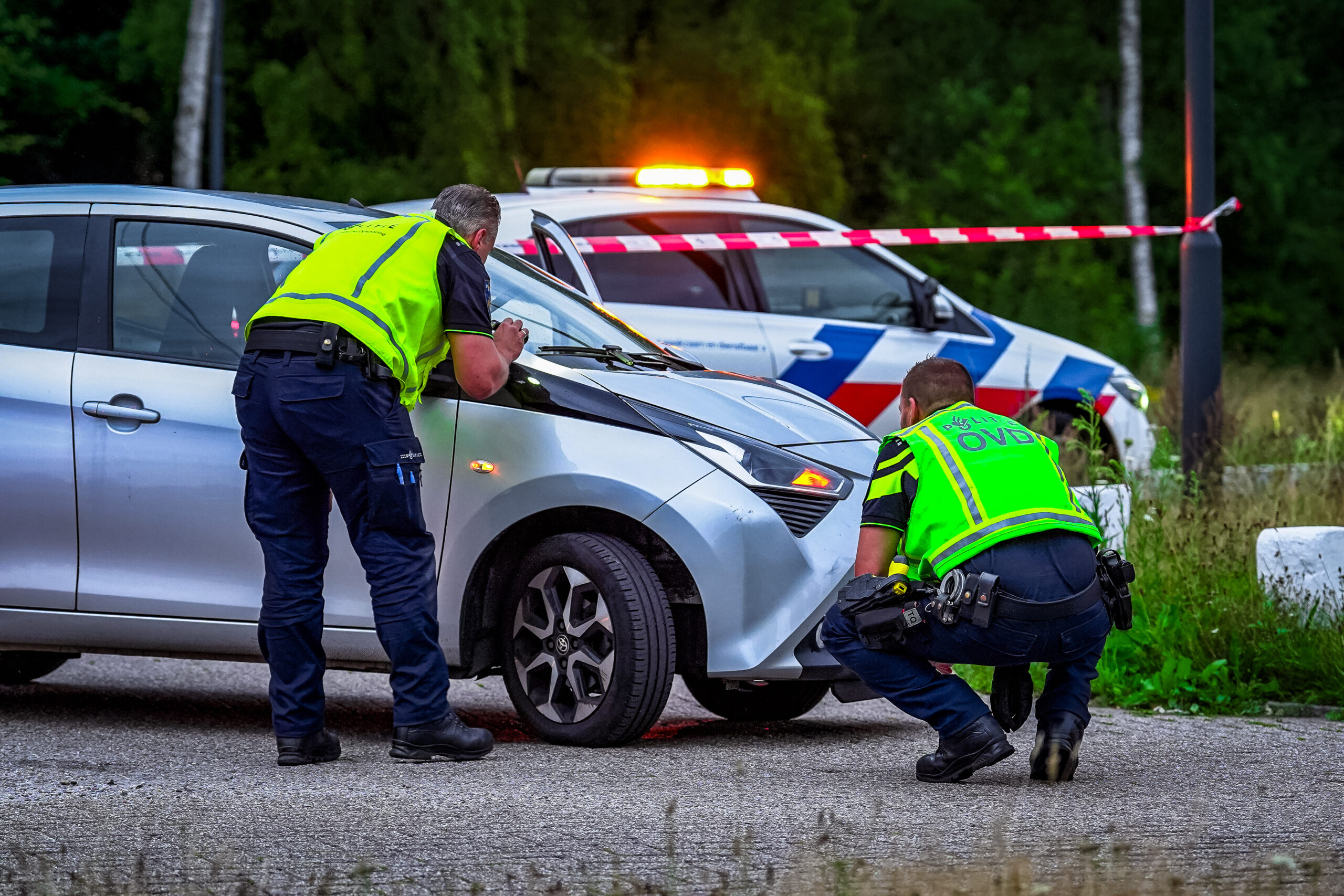 Fietser zwaargewond, automobilist ontkent aanrijding