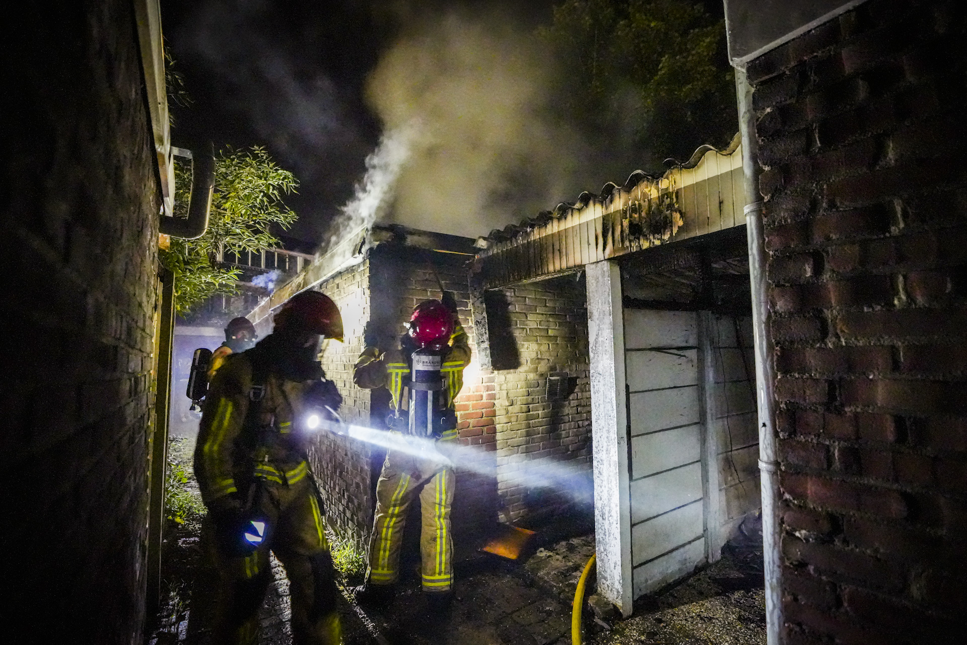 Schuurtje in brand, asbest vrijgekomen