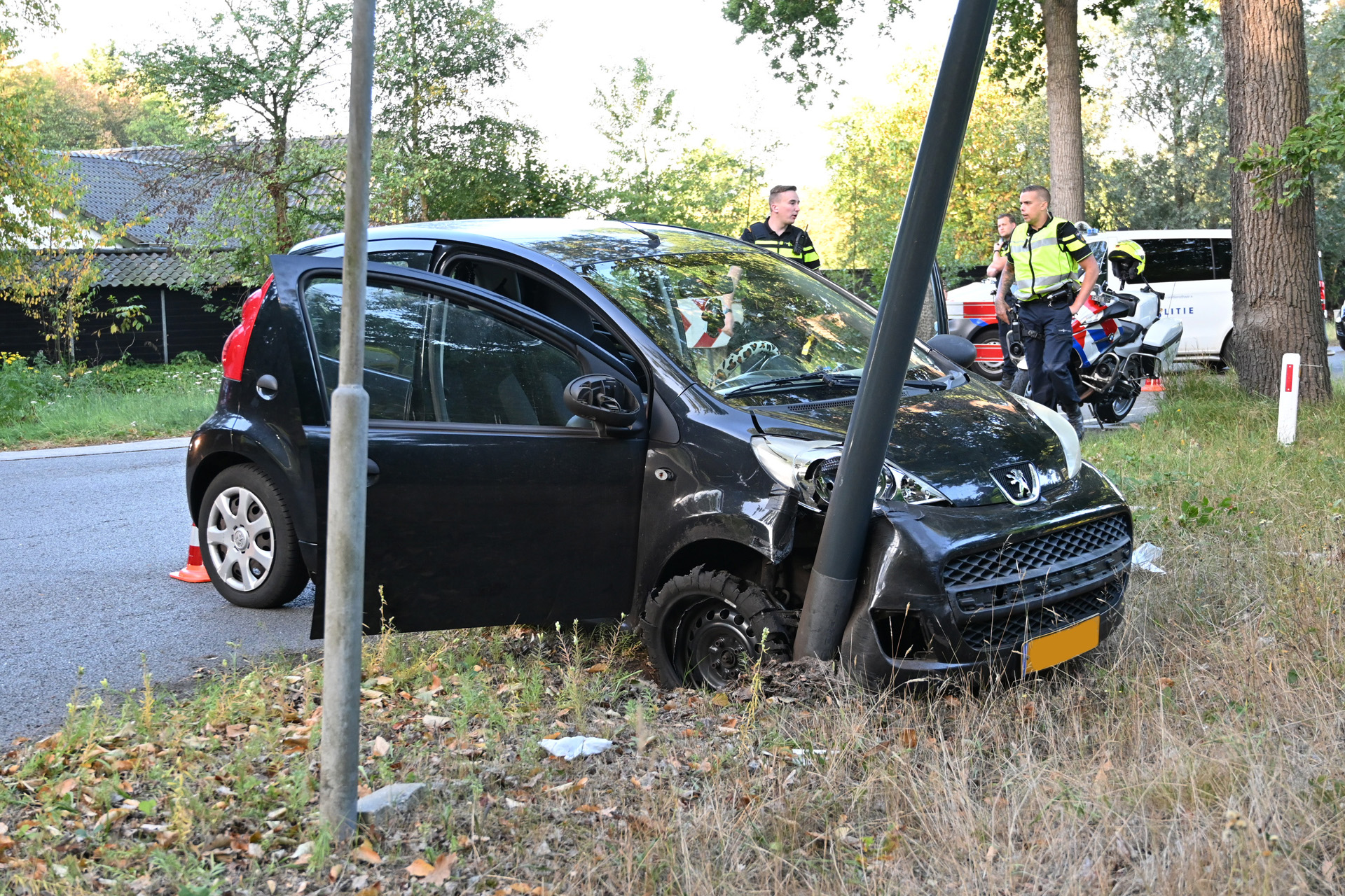 Bestuurder aangehouden na ongeval, inzittende gewond