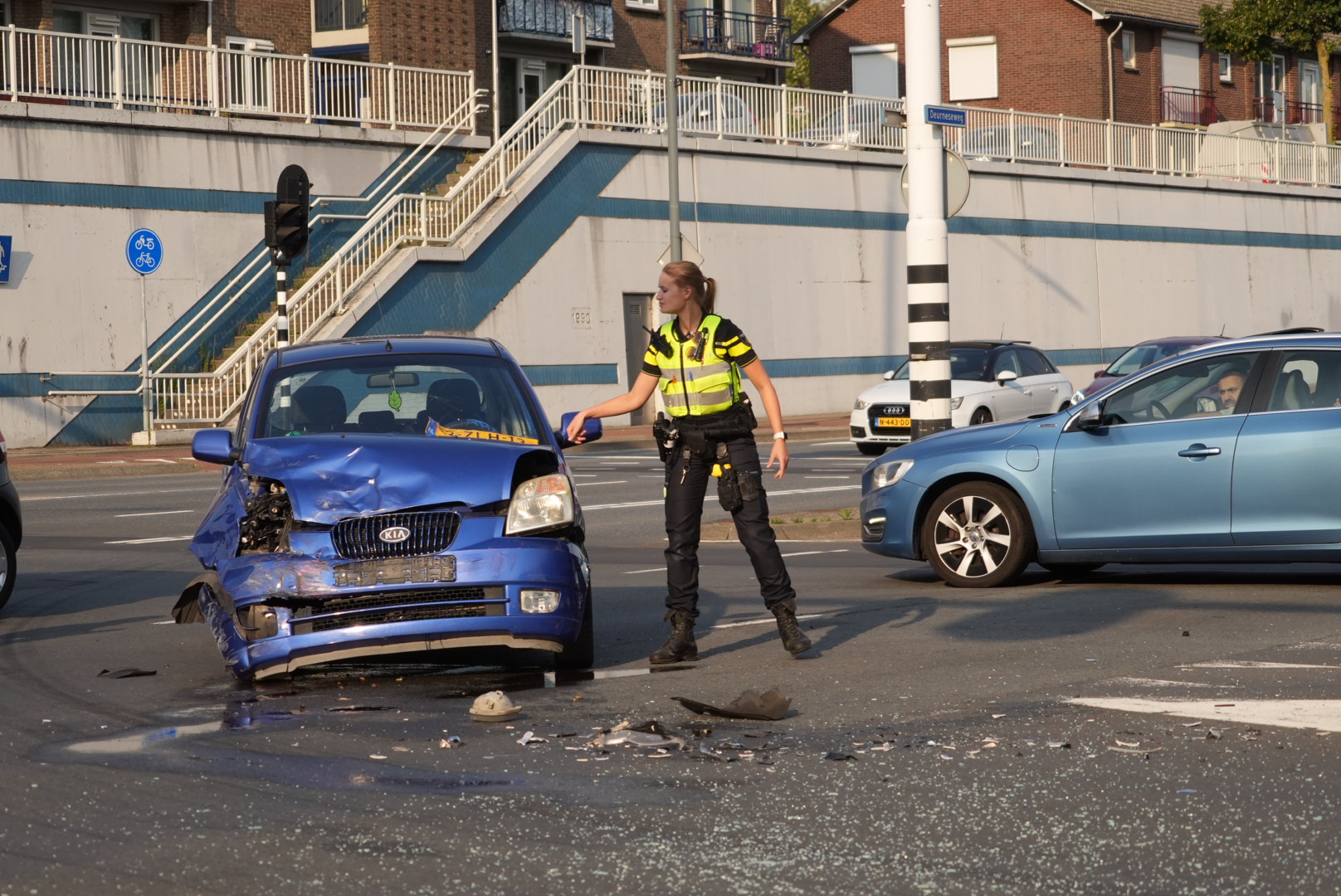 Man gewond na aanrijding tussen twee auto’s