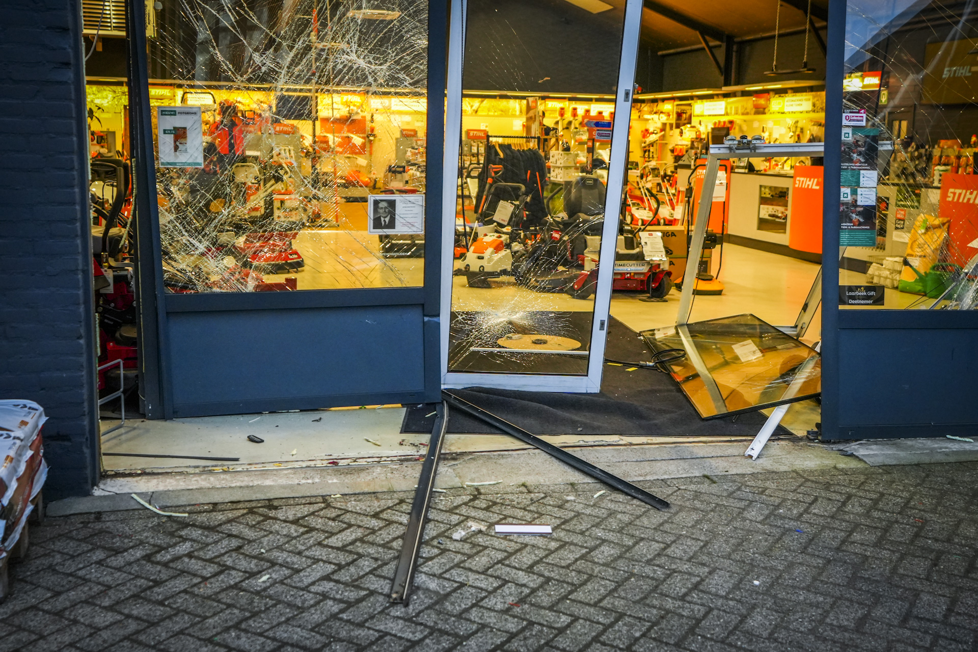 Ravage door ramkraak, daders gevlucht