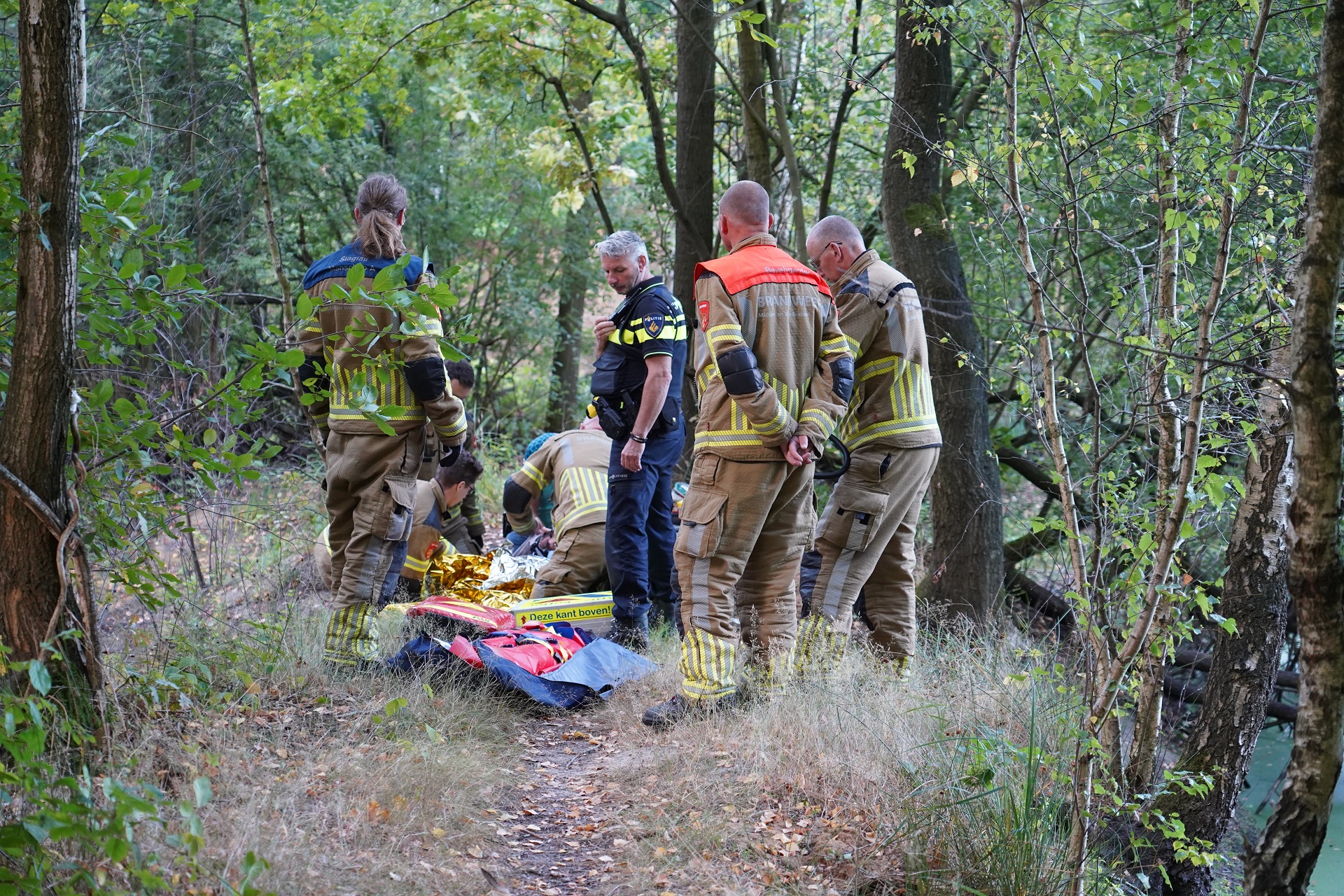 Vrouw door brandweer uit het water gered