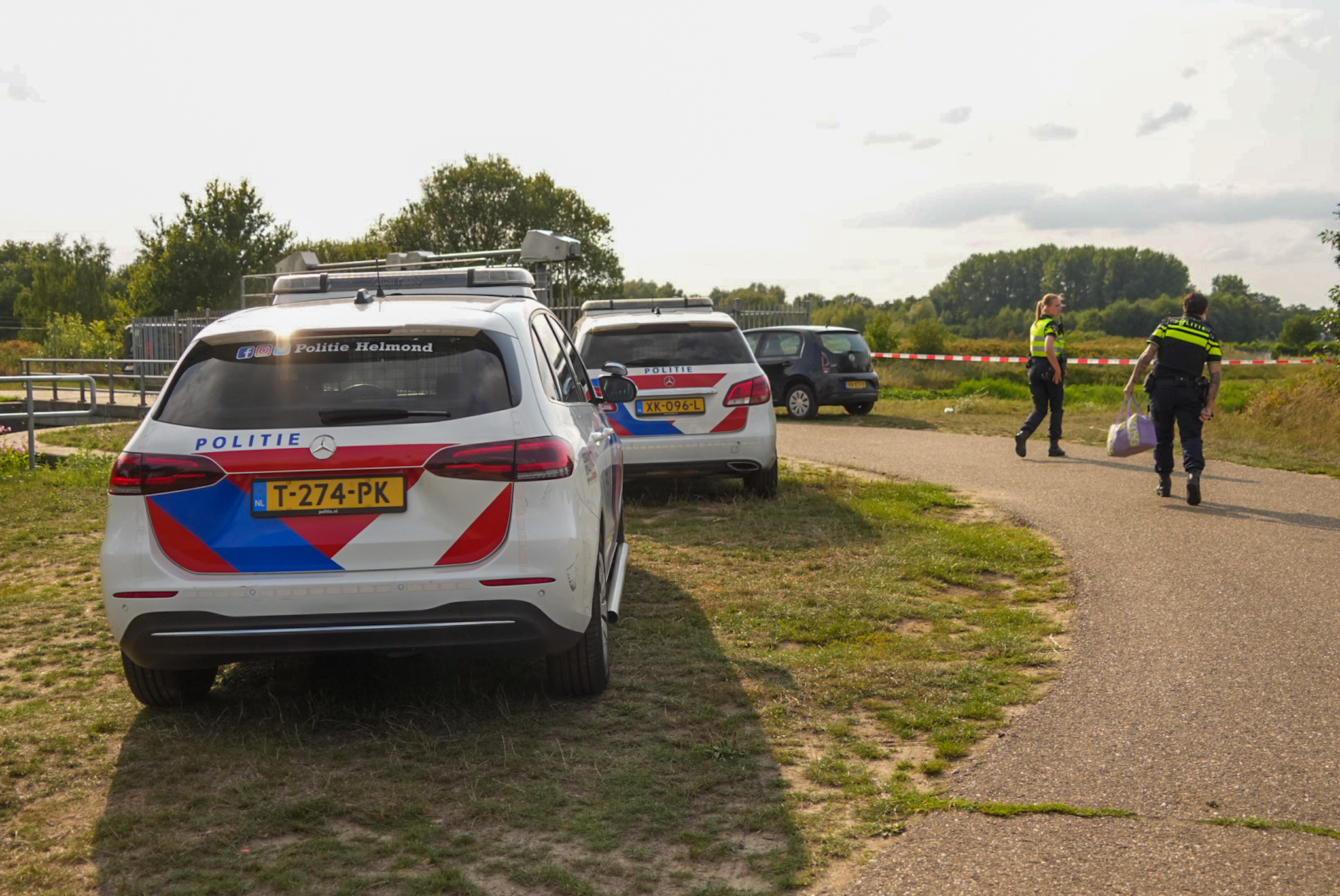 Overleden man aangetroffen in water, omgeving afgezet