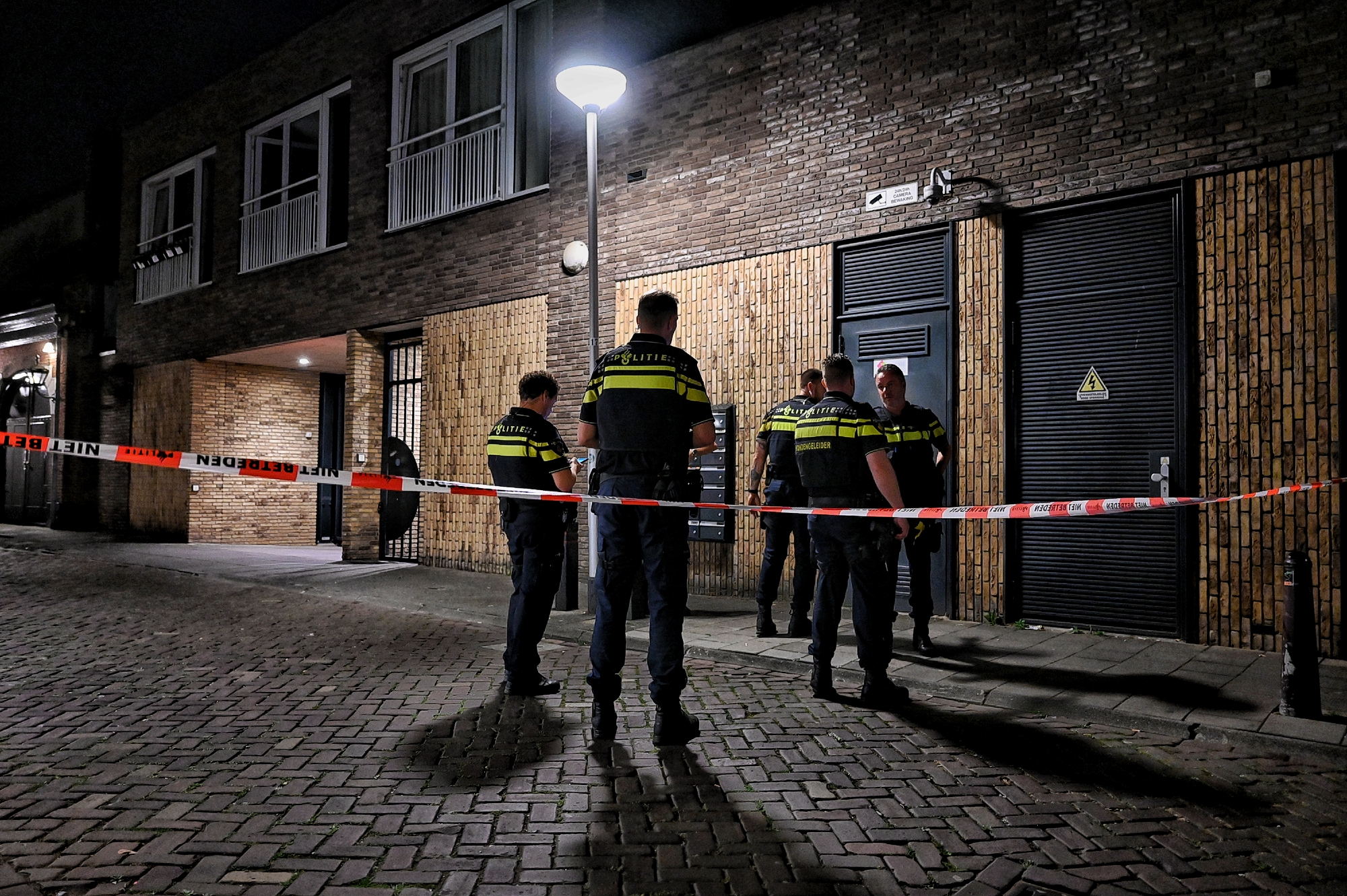 Fatbiker met bivakmuts steekt man neer in stadscentrum