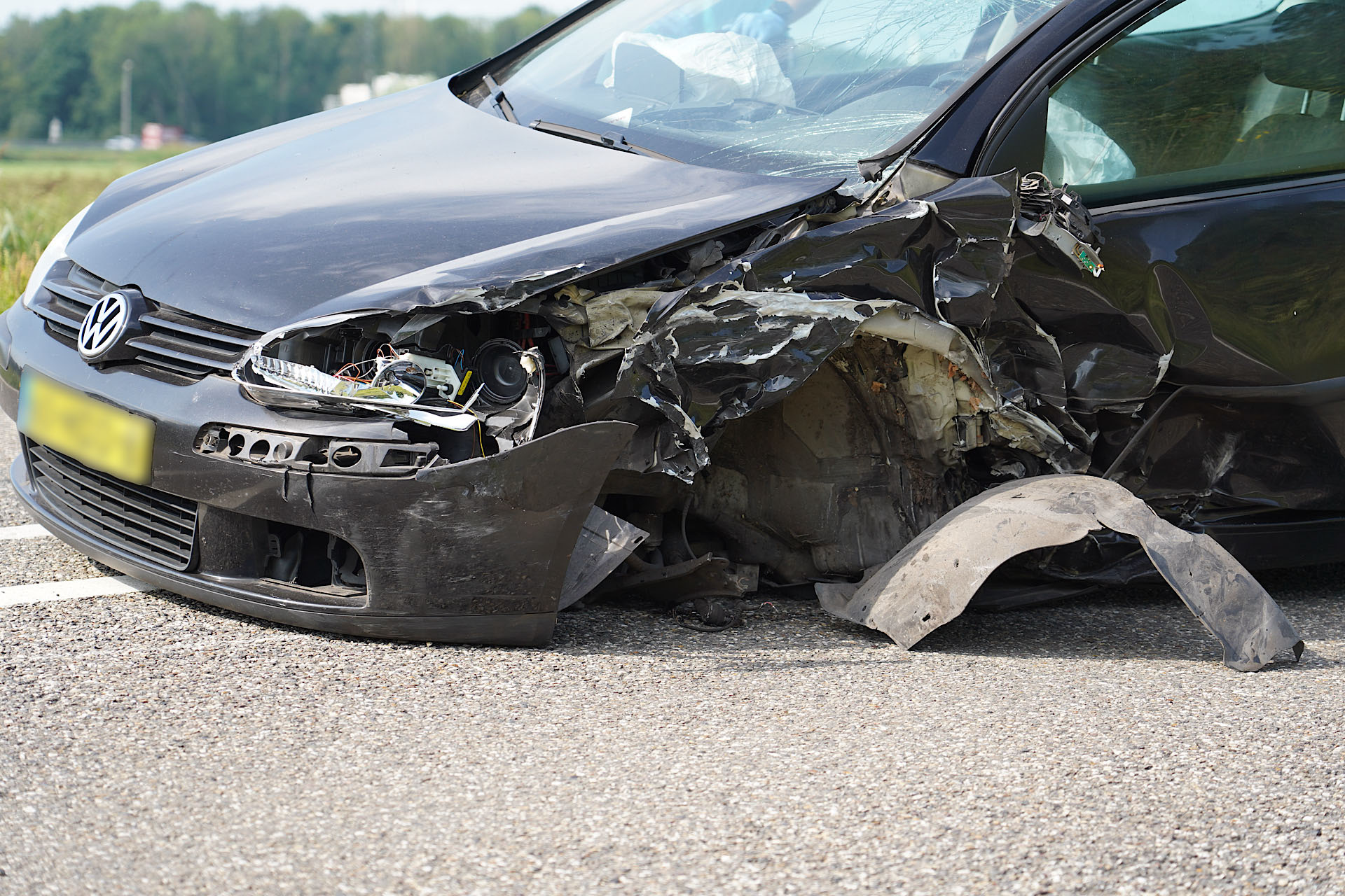 Drie gewonden, waaronder een kind, bij frontale botsing
