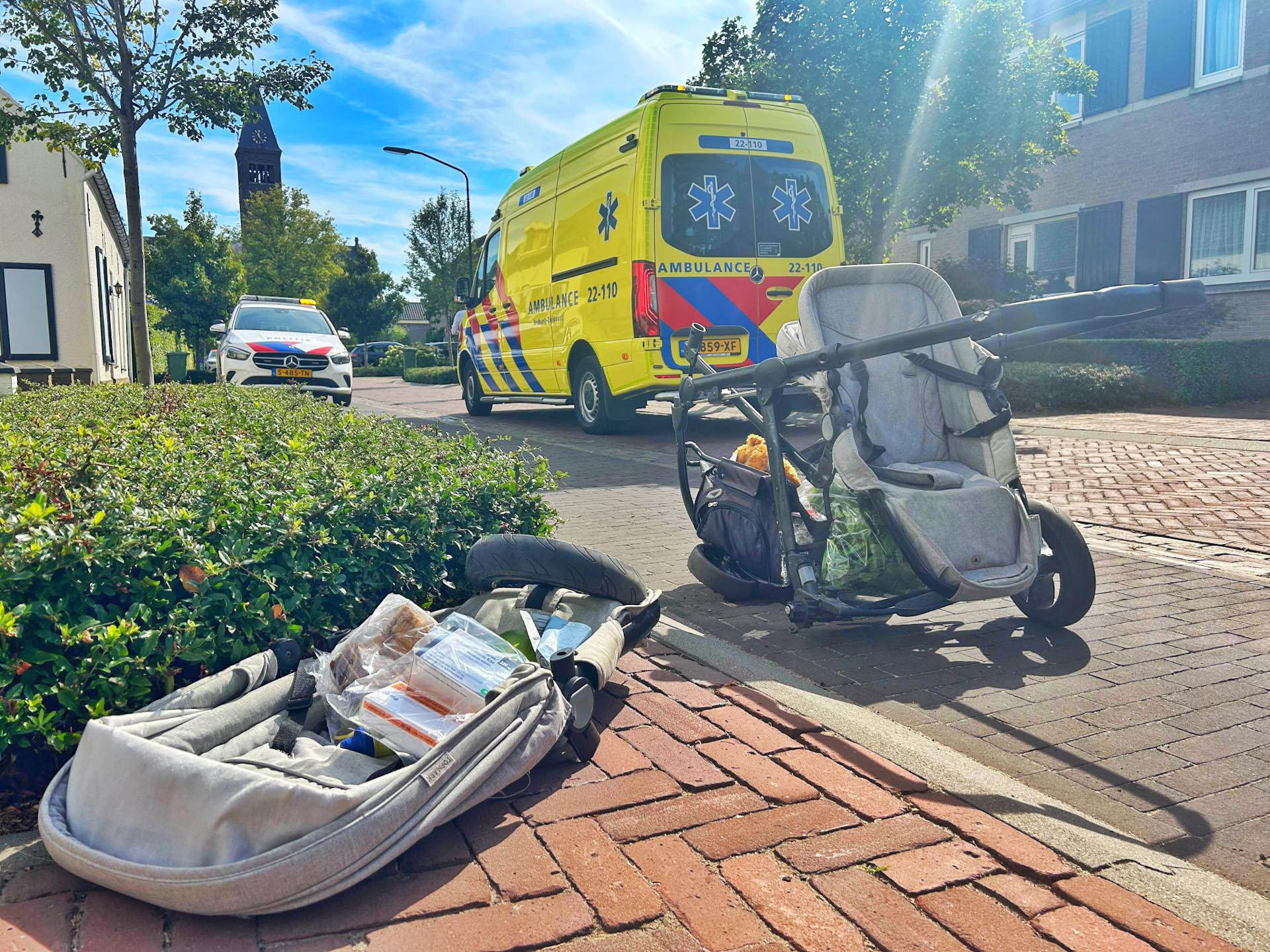 Hoogbejaarde vrouw die kinderwagen aanreed, is rijbewijs kwijt